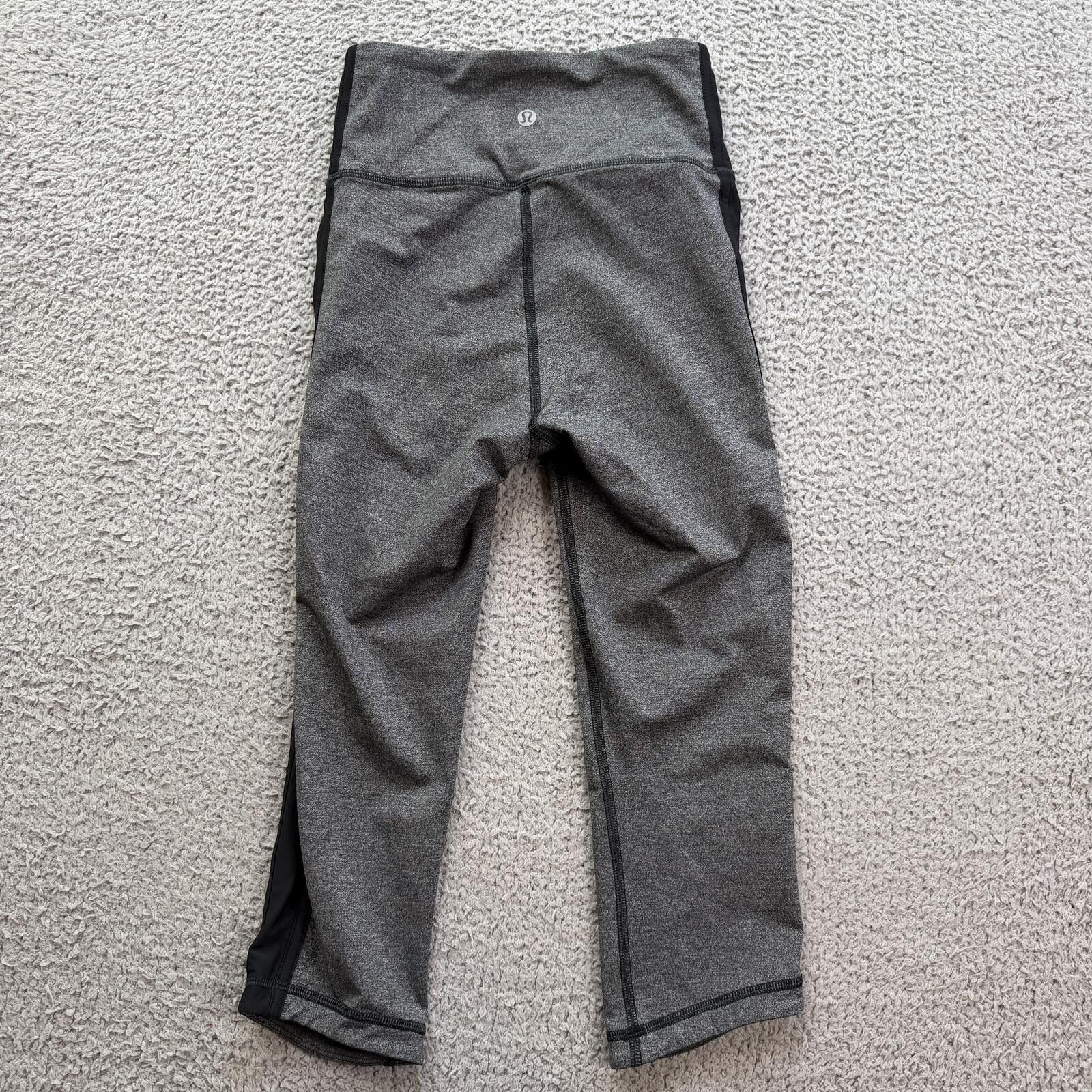 Lululemon Lululemon Womens 2 Gray Black Cropped Leggings Yoga Pants Size 26" / US 2 / IT 38 - 2 Thumbnail