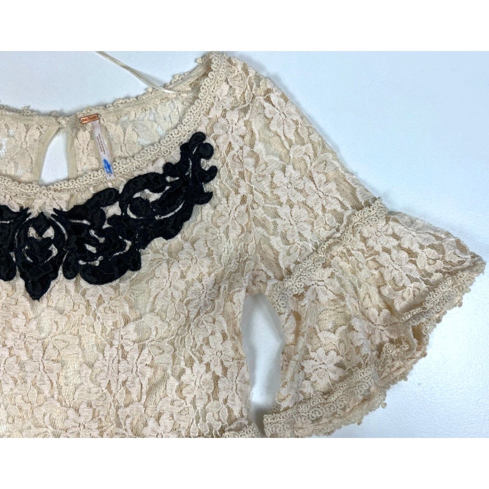 Free People Free People Women’s Short Sleeve Top Floral Lace Sheer Sz S Blouse Beige Bohemian, Hippie Style Womens Size S / US 4 / IT 40 - 5 Thumbnail