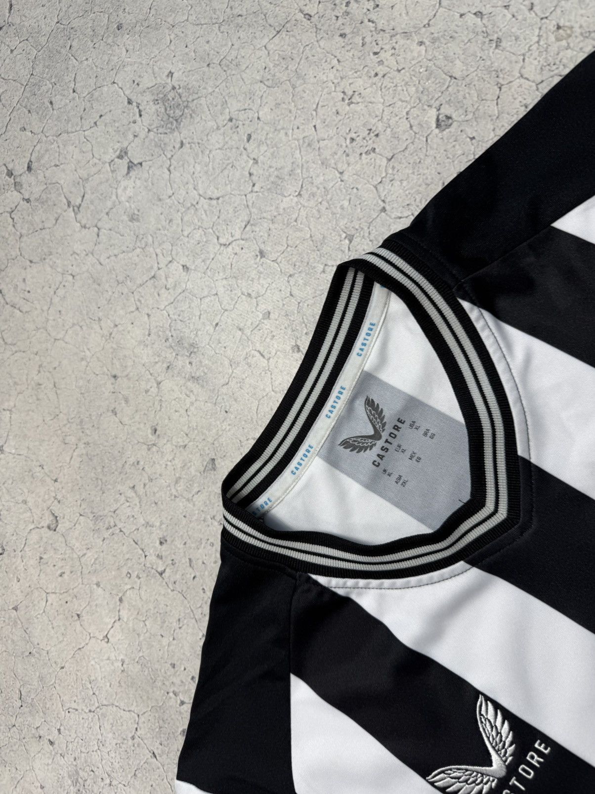 Vintage Castore FC Newcastle United 2023/2024 Soccer Jersey Size US XL / EU 56 / 4 - 7 Thumbnail
