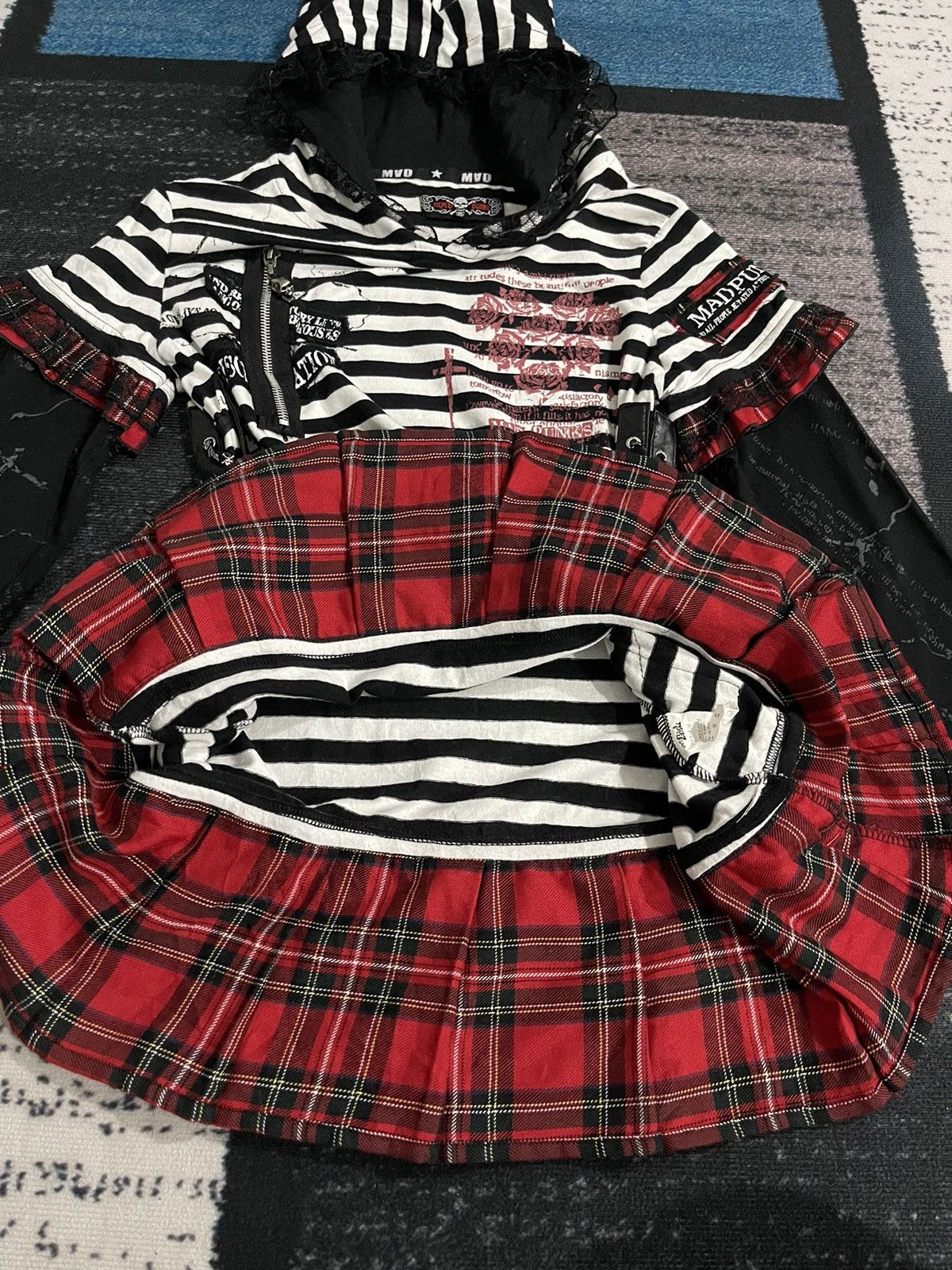 Japanese Brand 📌Binding Offer📌Vintage Mad Punk Girl Longsleeve Hoodie Size M / US 6-8 / IT 42-44 - 15 Thumbnail