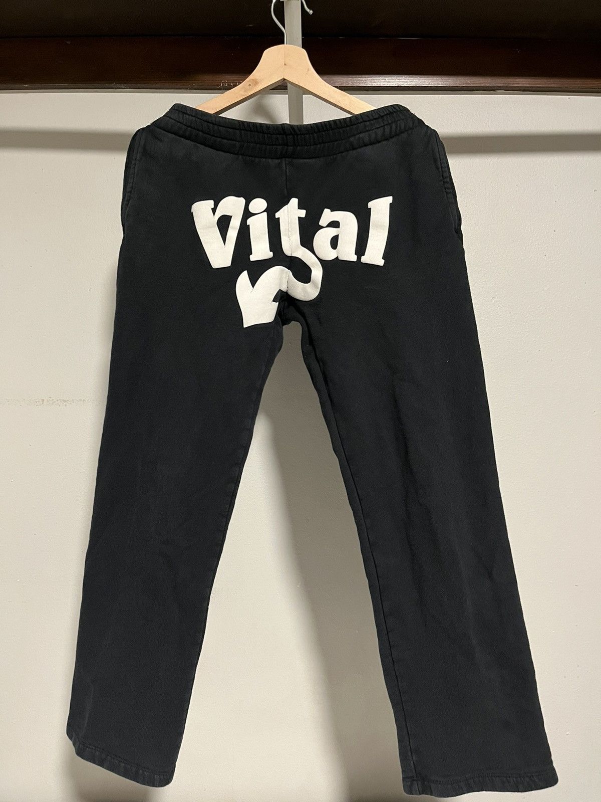 Other Vital Worldwide Sweatpants Size US 30 / EU 46 - 1 Thumbnail