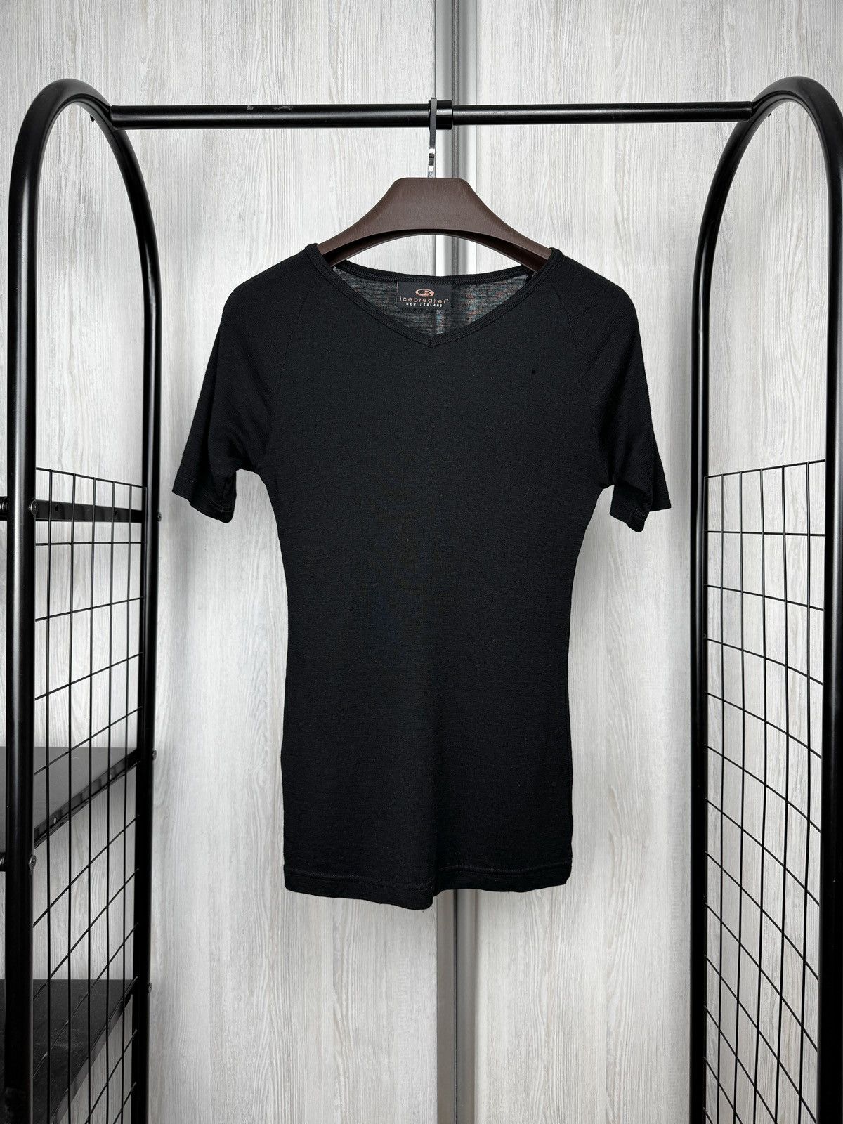 Icebreaker Icebreaker New Zealand Merino black basic tee shirt sz M Size US M / EU 48-50 / 2 - 1 Thumbnail