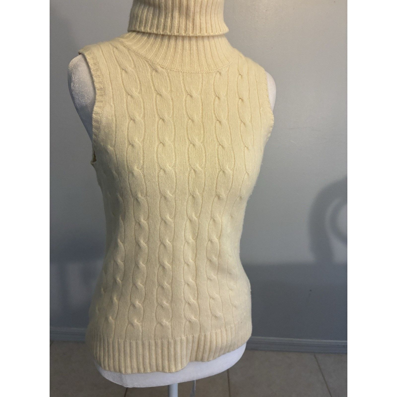 Brooks Brothers y2k Cashmere Cable Knit sleeveless Turtleneck Sweater wool M Size M / US 6-8 / IT 42-44 - 9 Thumbnail