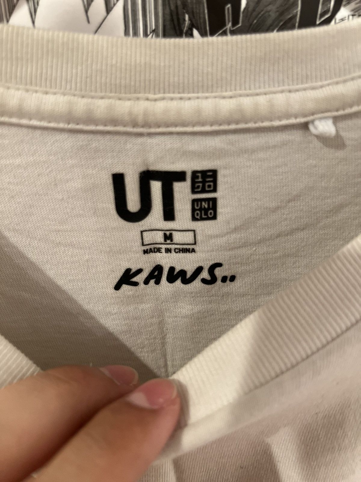 Uniqlo Kaws tee Size US M / EU 48-50 / 2 - 2 Thumbnail