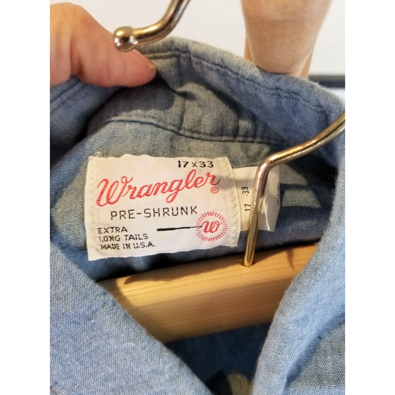 Wrangler VINTAGE Wrangler Western Shirt Denim Chambray 70's Size 17X33 Mens Long Sleeve Blue Cotton/Synthetic Shirt Size US L / EU 52-54 / 3 - 5 Thumbnail