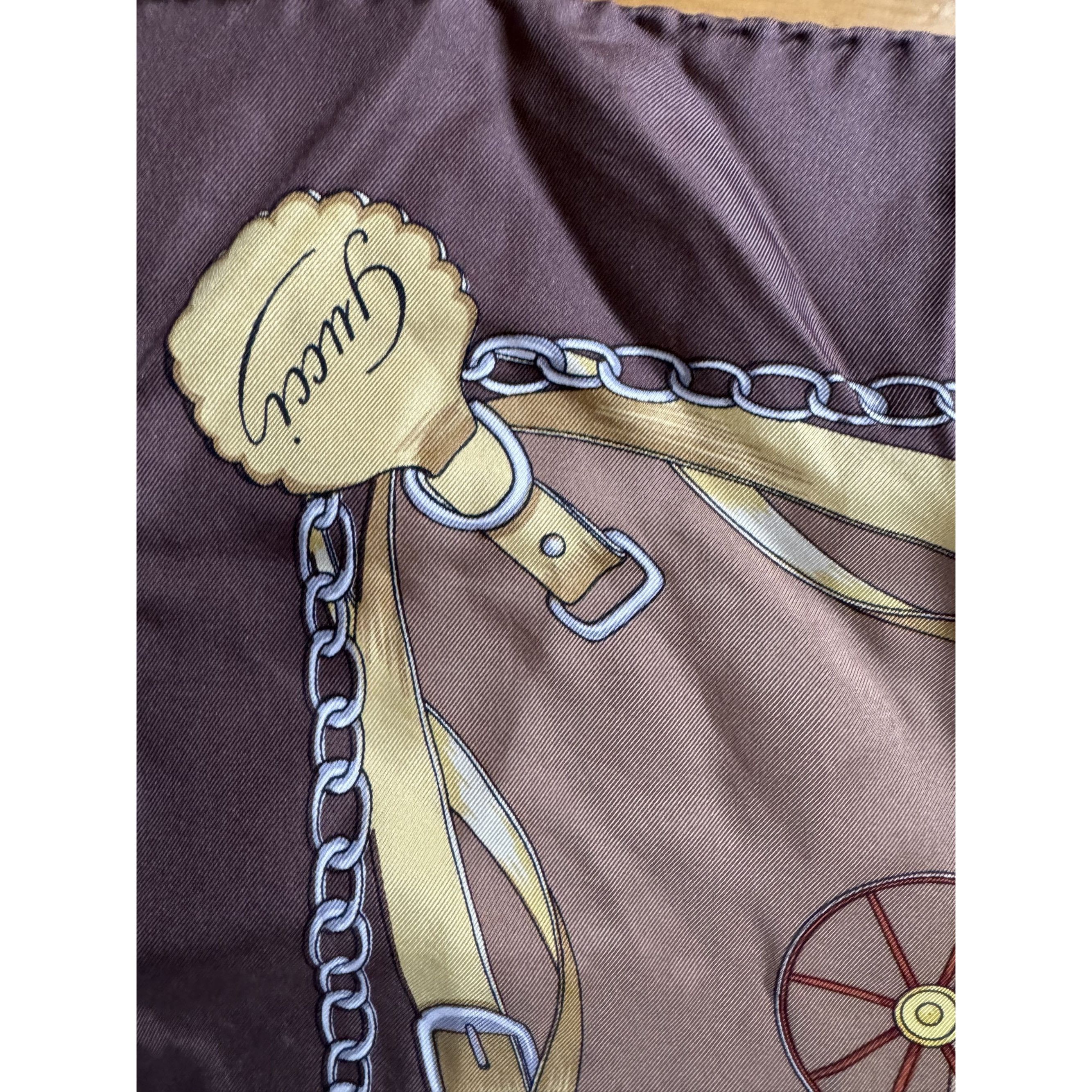 Gucci Italy Gucci Beautiful Authentic Scarf 33" x 33" Silk Size ONE SIZE - 4 Thumbnail