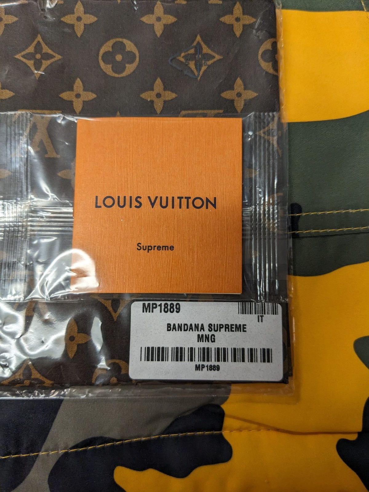 Louis Vuitton × Supreme SS17 SUPREME LOUIS VUITTON MONOGRAM BANDANA 2017 Size ONE SIZE - 8 Thumbnail
