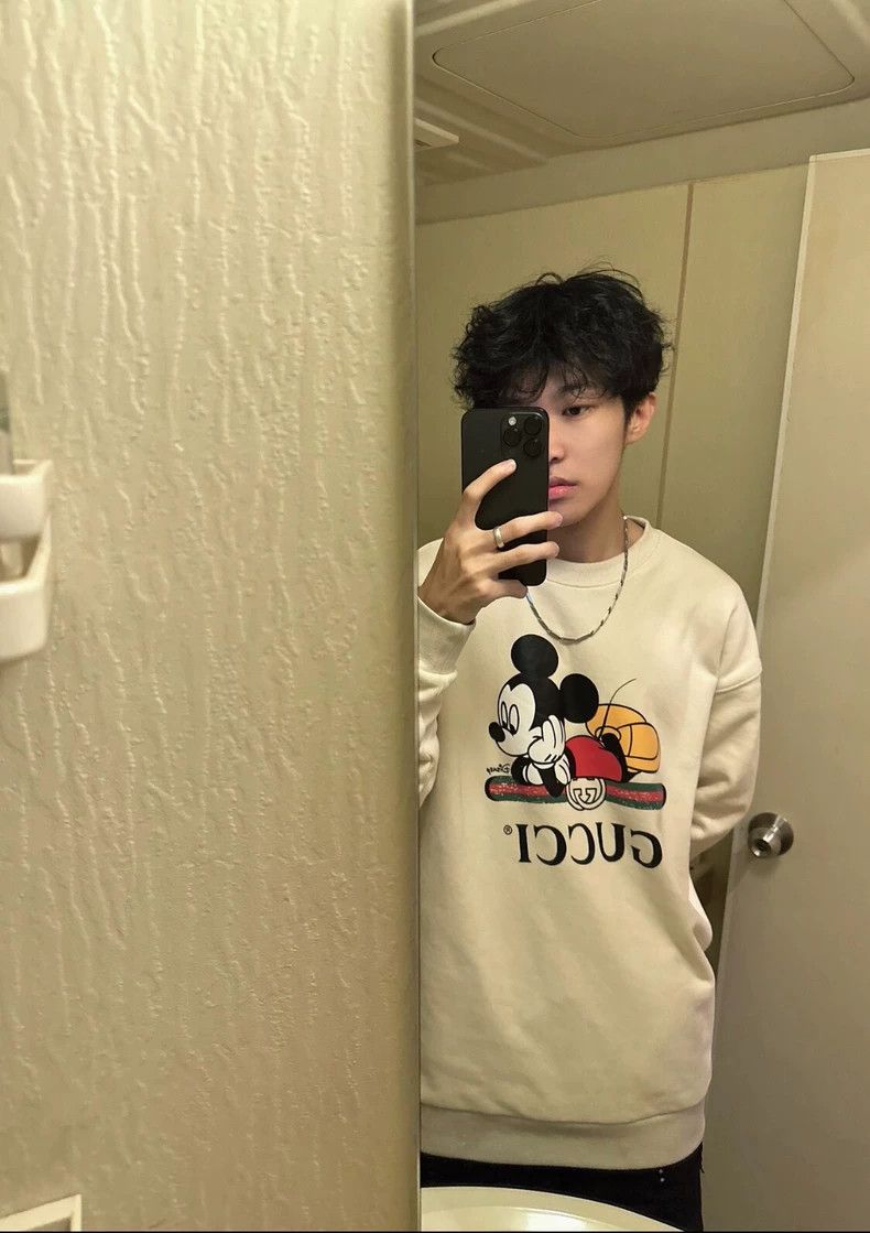 Gucci GucciDisney co-branded round-neck sweatshirt 2503-Nextarrow Size US S / EU 44-46 / 1 - 9 Thumbnail