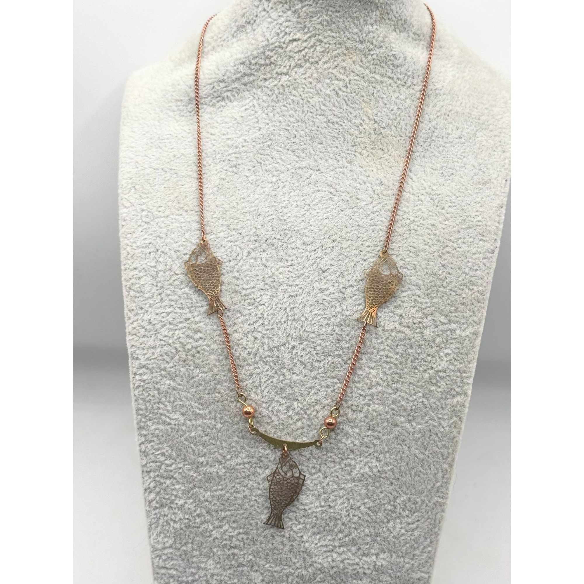 Vintage Vintage Gold Tone Dangling Fish Charm Figural Necklace Size ONE SIZE - 5 Thumbnail