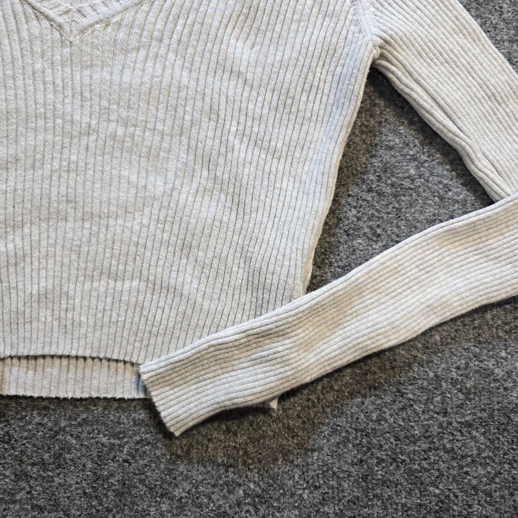 Brandy Melville Brandy Melville Sweater Womens One Size Gray Ribbed Knit Cropped Casual Minimal Pullover V-Neck Long Sleeve Knit Shirt Womens Size ONE SIZE - 4 Thumbnail