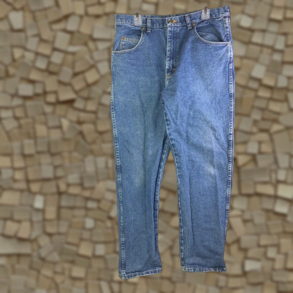 Wrangler Wrangler Jeans Mens 36x30 Denim Blue Medium Wash Straight Leg Mid Rise Regular Inseam 30 Vintage No Size US 36 / EU 52 - 1 Thumbnail