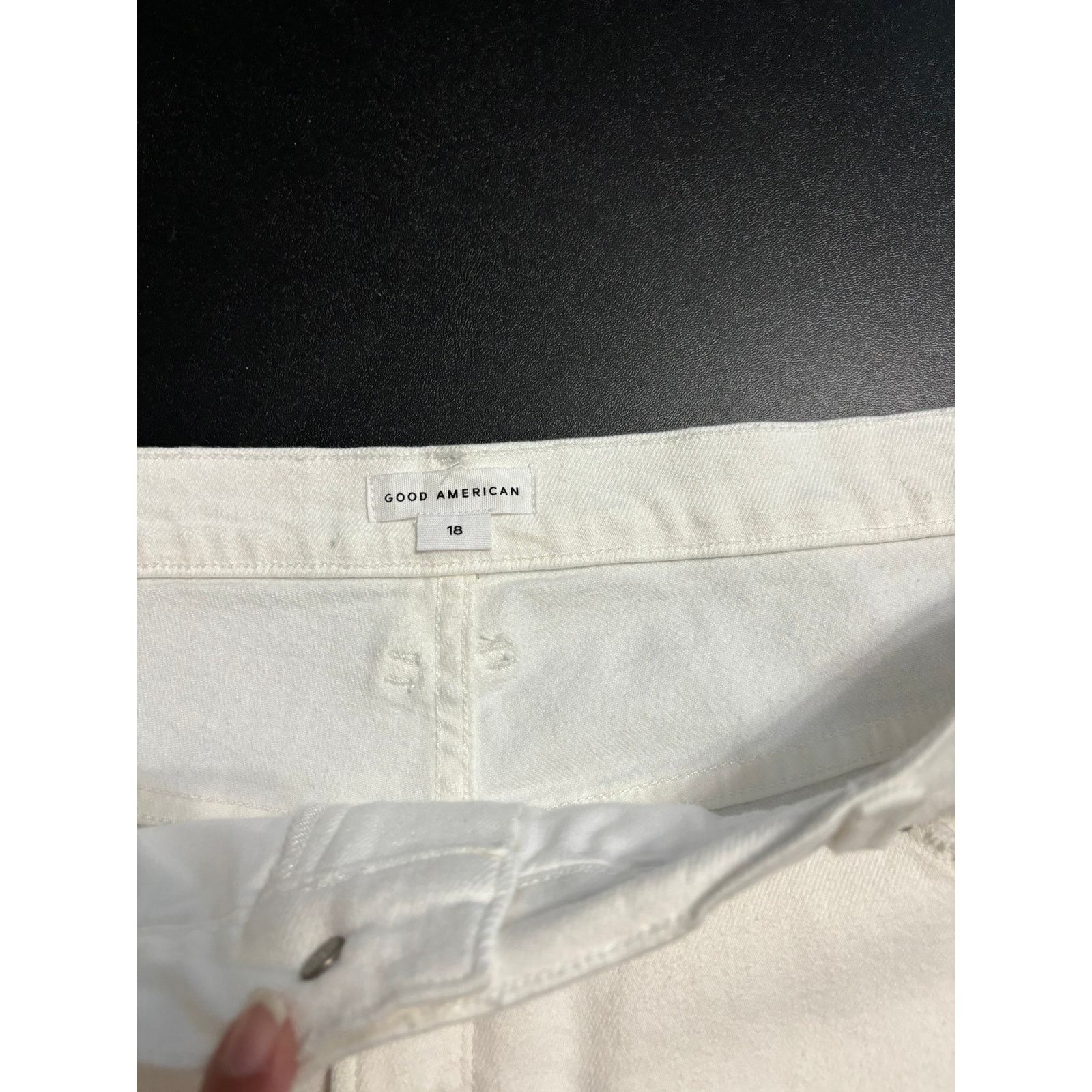 Good American Good American Distressed Frayed Hem Shorts Size 18 NWOT Size 40" / US 18 - 2 Thumbnail