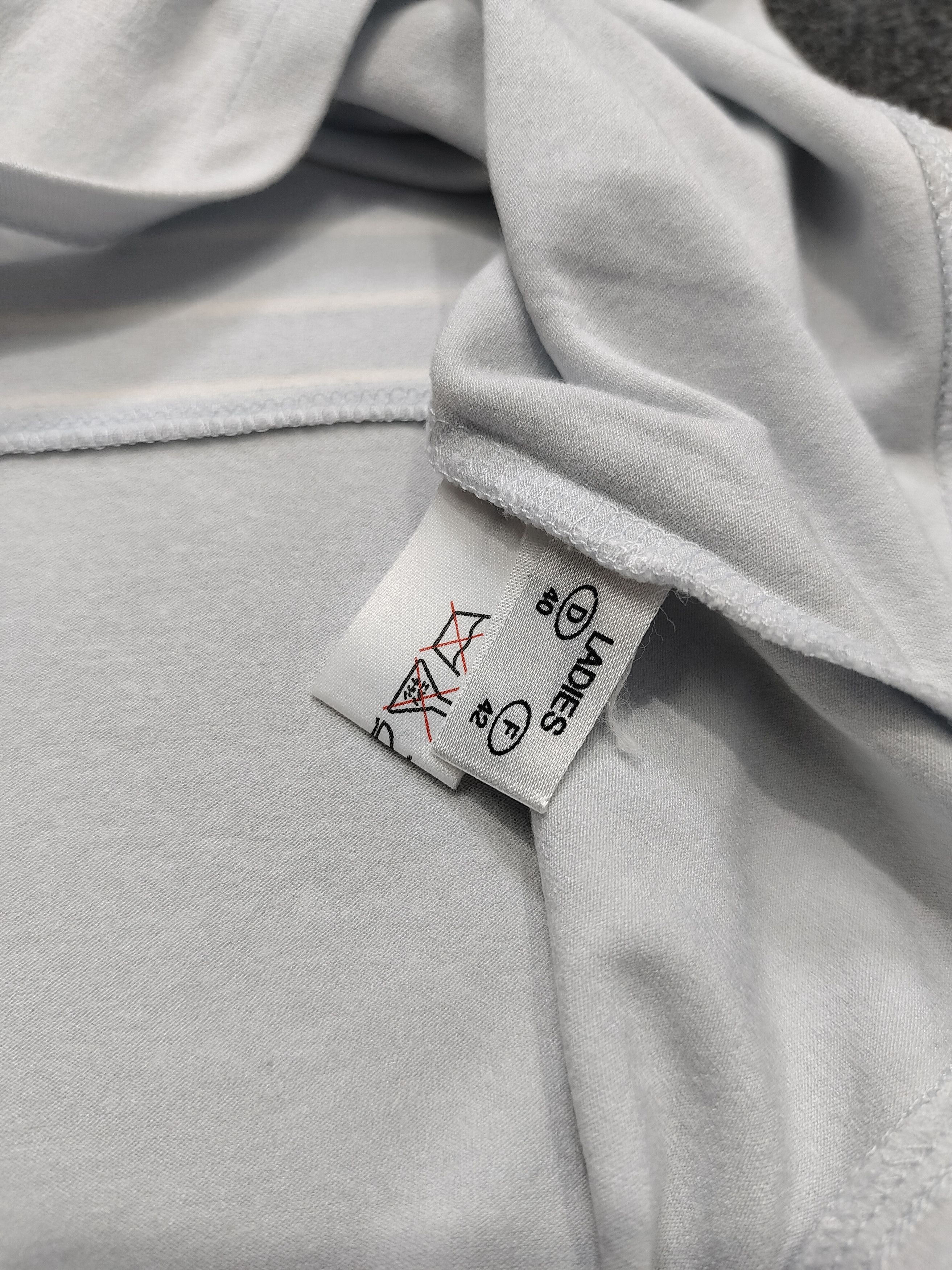 Aigner 2000s Aigner- Minimal Panel Embroidered Logo Viscose Tshirt Size M / US 6-8 / IT 42-44 - 9 Thumbnail