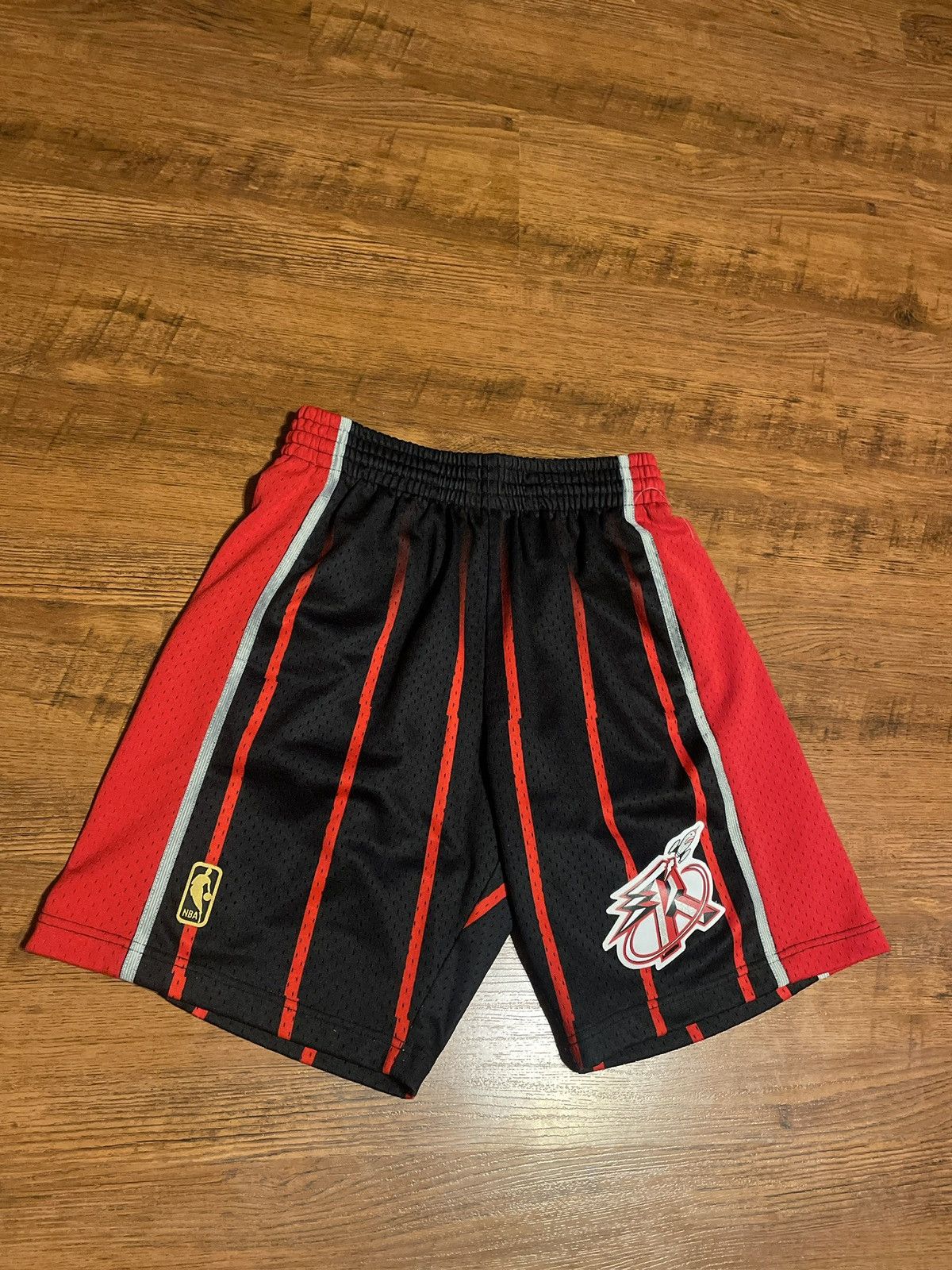 Mitchell & Ness Mitchell & Ness NBA Hardwood Classics Houston Rockets Shorts Size US 32 / EU 48 - 2 Thumbnail