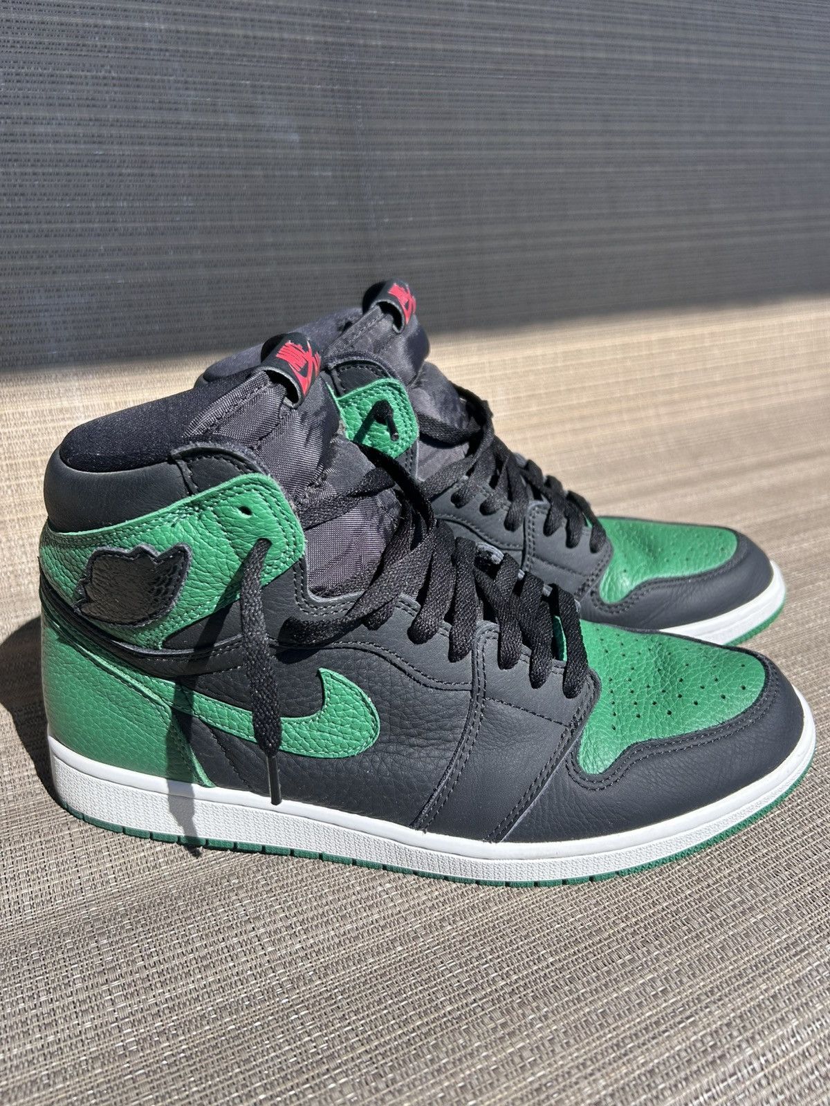 Jordan Brand Jordan 1 Retro High Pine Green Black Size US 11 / EU 44 - 1 Thumbnail