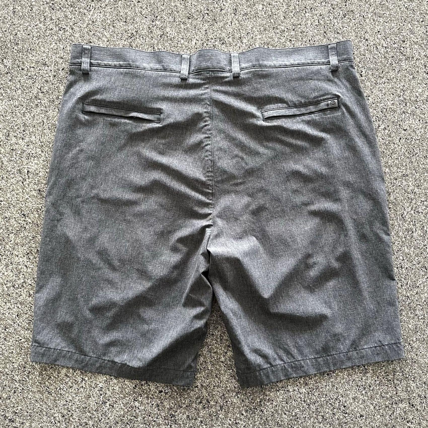 Peter Millar VINTAGE Peter Millar Shorts Men’s 38 Shackleford Performance Crown Sport Grey Size US 38 / EU 54 - 3 Thumbnail
