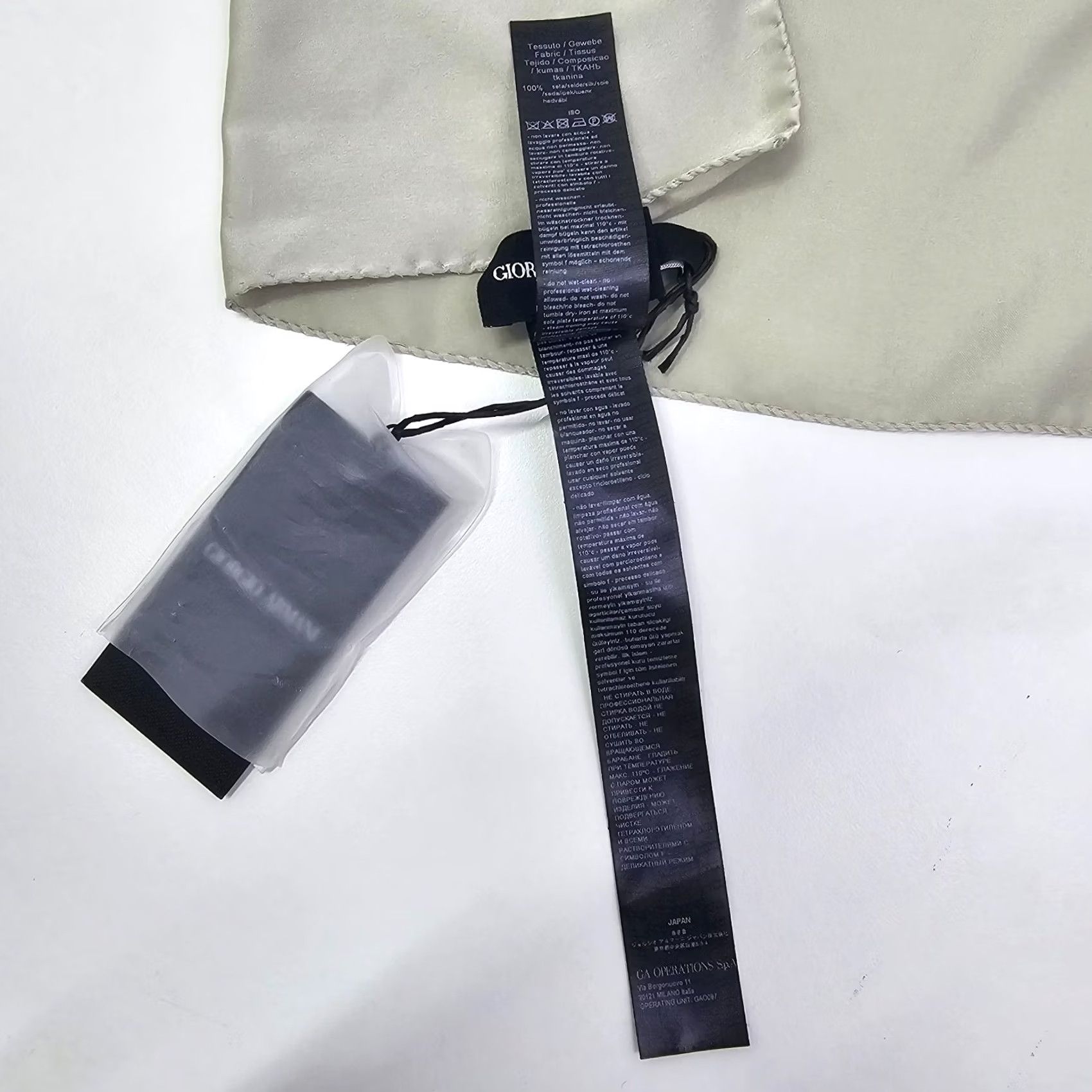 Giorgio Armani Giorgio Armani Scarf Light Grey Signature Logo One Size BNWT Women Fashion Accessory BNWT Size ONE SIZE - 6 Thumbnail