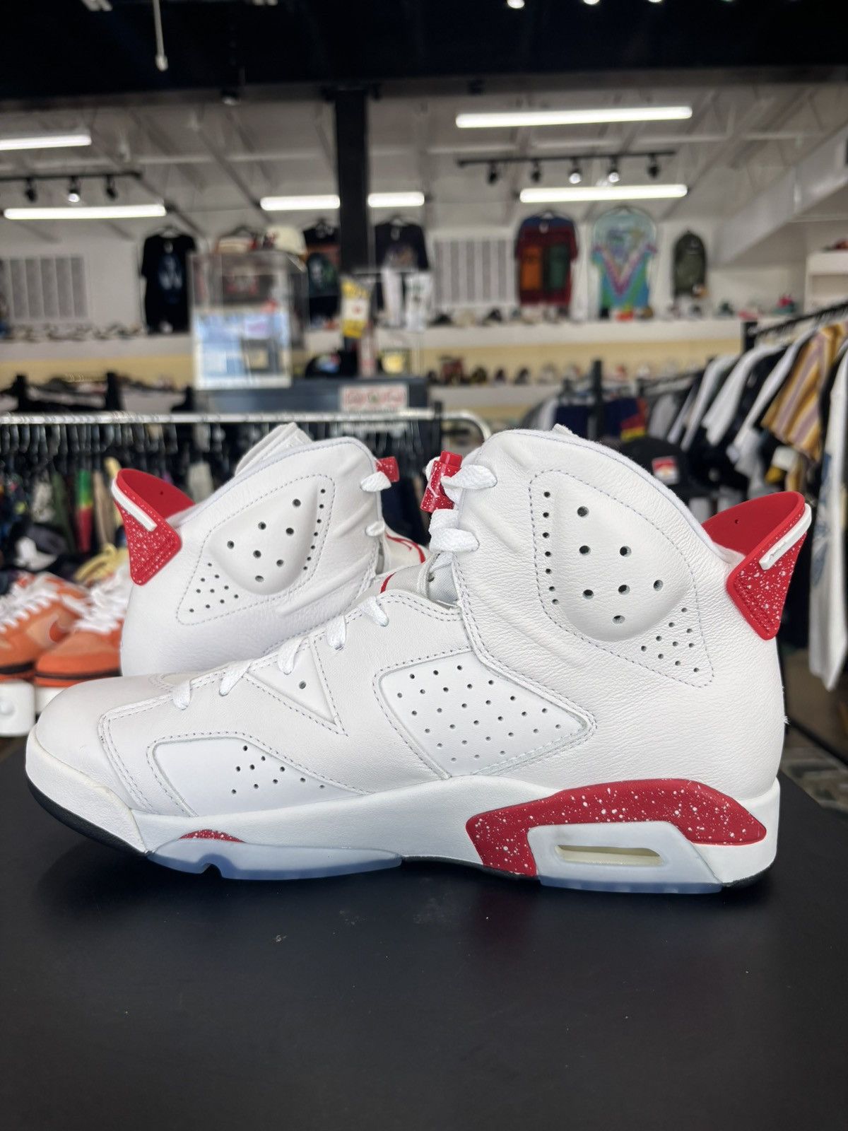 Jordan Brand Jordan 6 Retro Red Oreo Sz. 10.5 Size US 10.5 / EU 43-44 - 5 Thumbnail