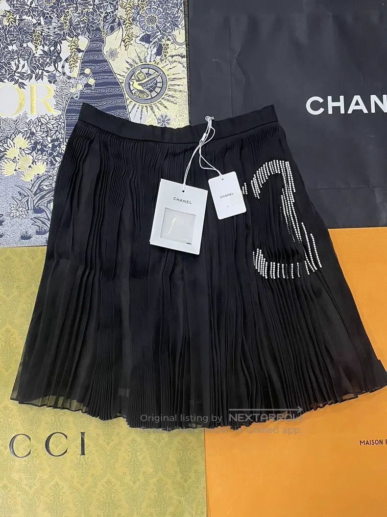 Chanel Chanel Black pearl double C pleated skirt Size 24" / US 00 / IT 34 - 1 Thumbnail