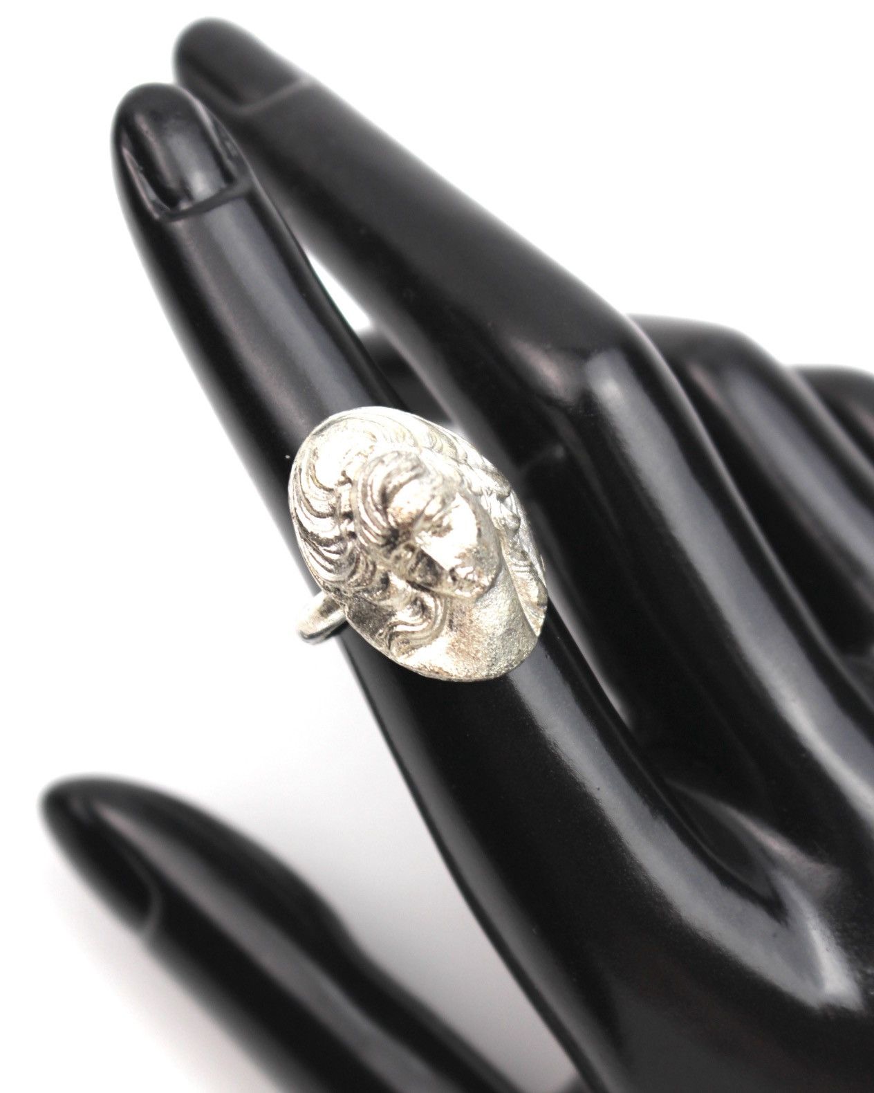 2000S JAPANESE MADE SCULPTED LADY CAMEO RING