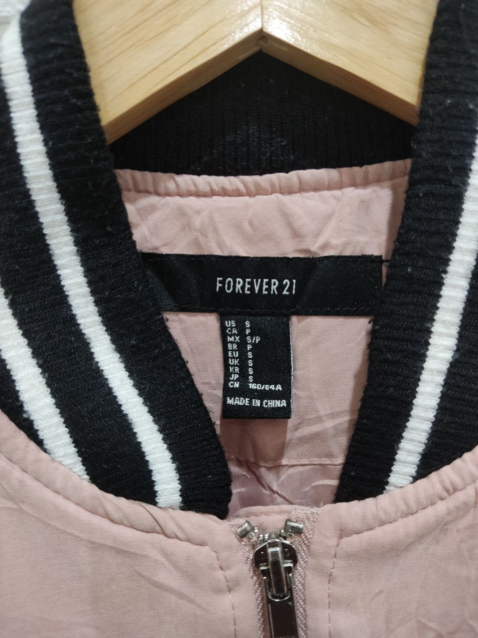 Forever 21 FOREVER 21 Hello Embroidered Graphic Bomber Jacket Size S / US 4 / IT 40 - 8 Thumbnail