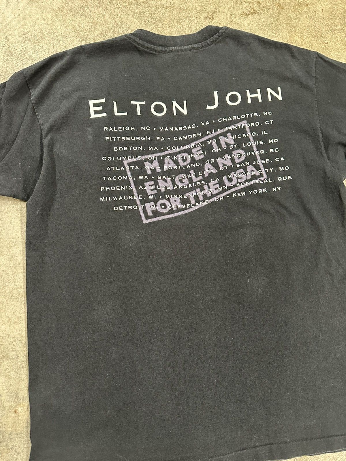 Band Tees Vintage 90s Elton John Born In The UK Graphic Band T-Shirt Size US XL / EU 56 / 4 - 6 Thumbnail