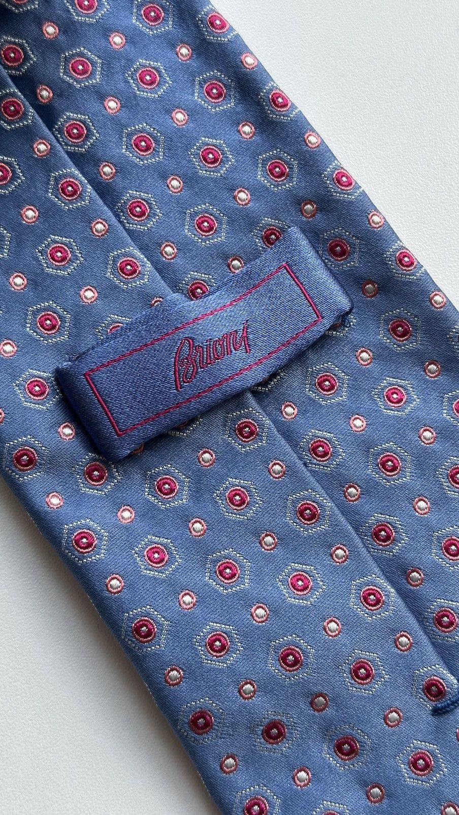 Brioni Red Patterned outlet Neck Tie Hand Made in Italy 100% Pure Silk Luxury