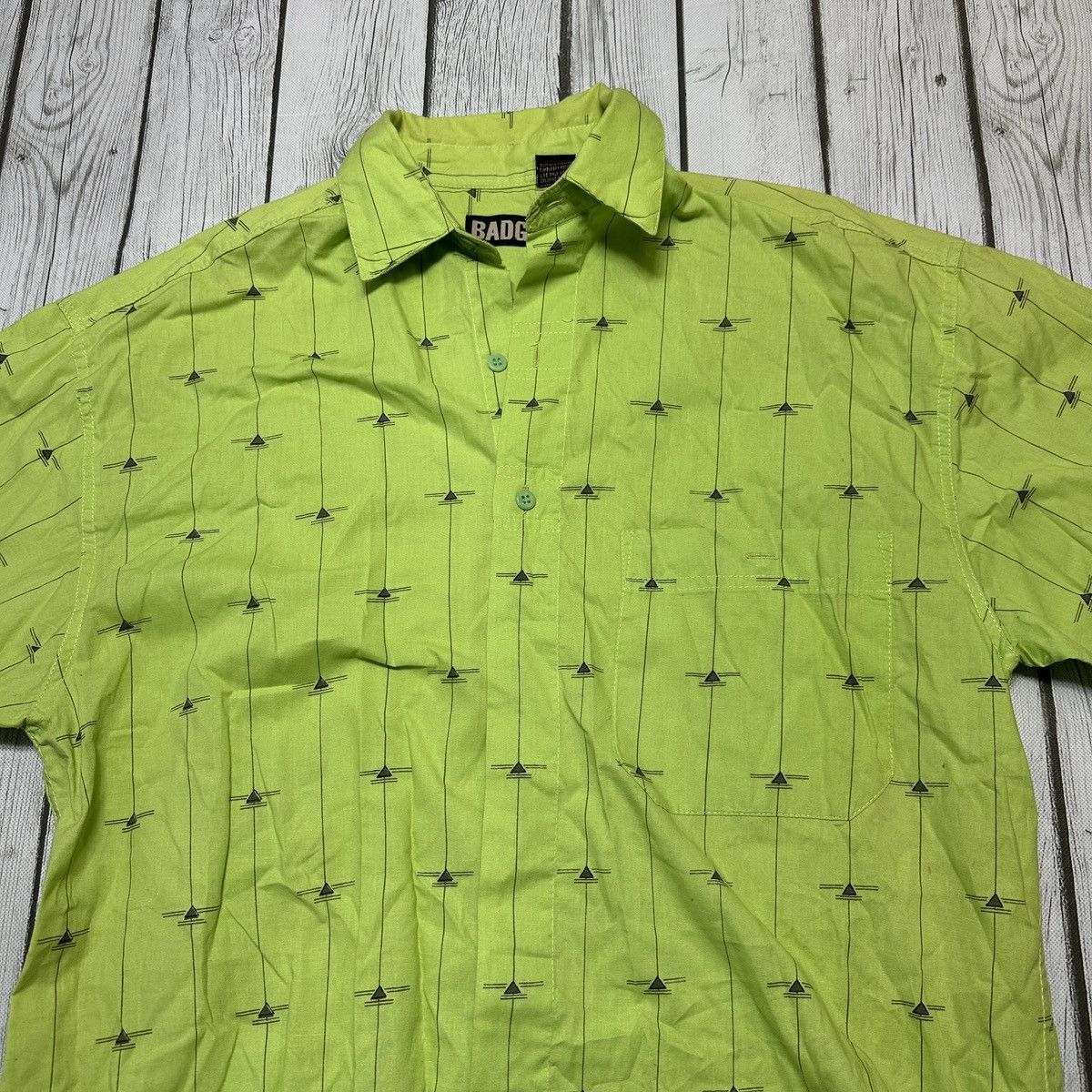 Vintage Vintage Badge shirt Size US S / EU 44-46 / 1 - 3 Thumbnail