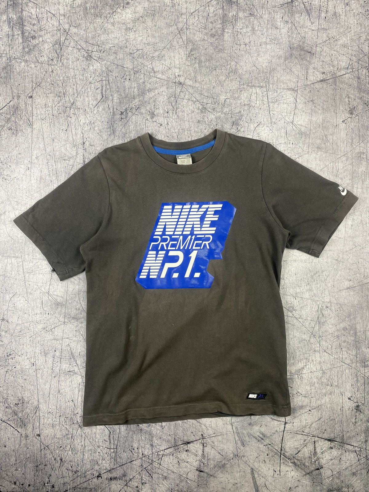 Nike × Vintage Vintage Nike Distressed y2k T Shirt Tee Size US S / EU 44-46 / 1 - 2 Thumbnail