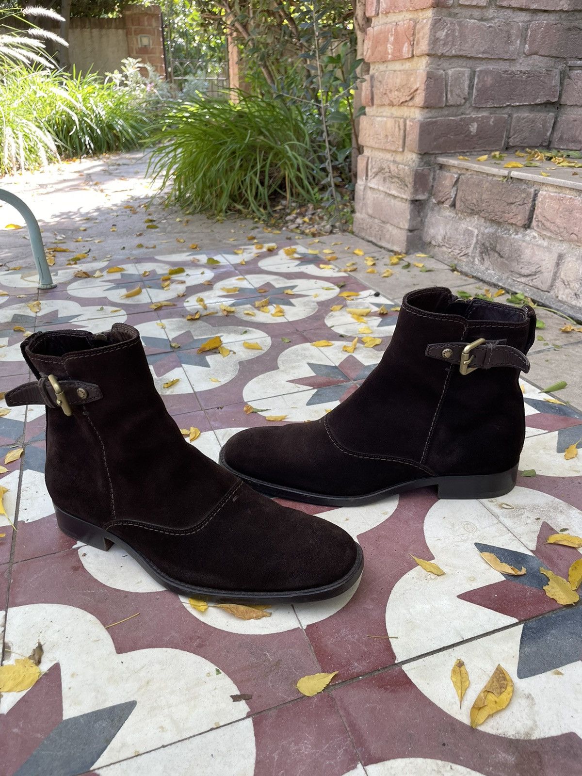Louis Vuitton Rare Louis Vuitton brown suede ankle boots Size US 7 / EU 40 - 13 Thumbnail