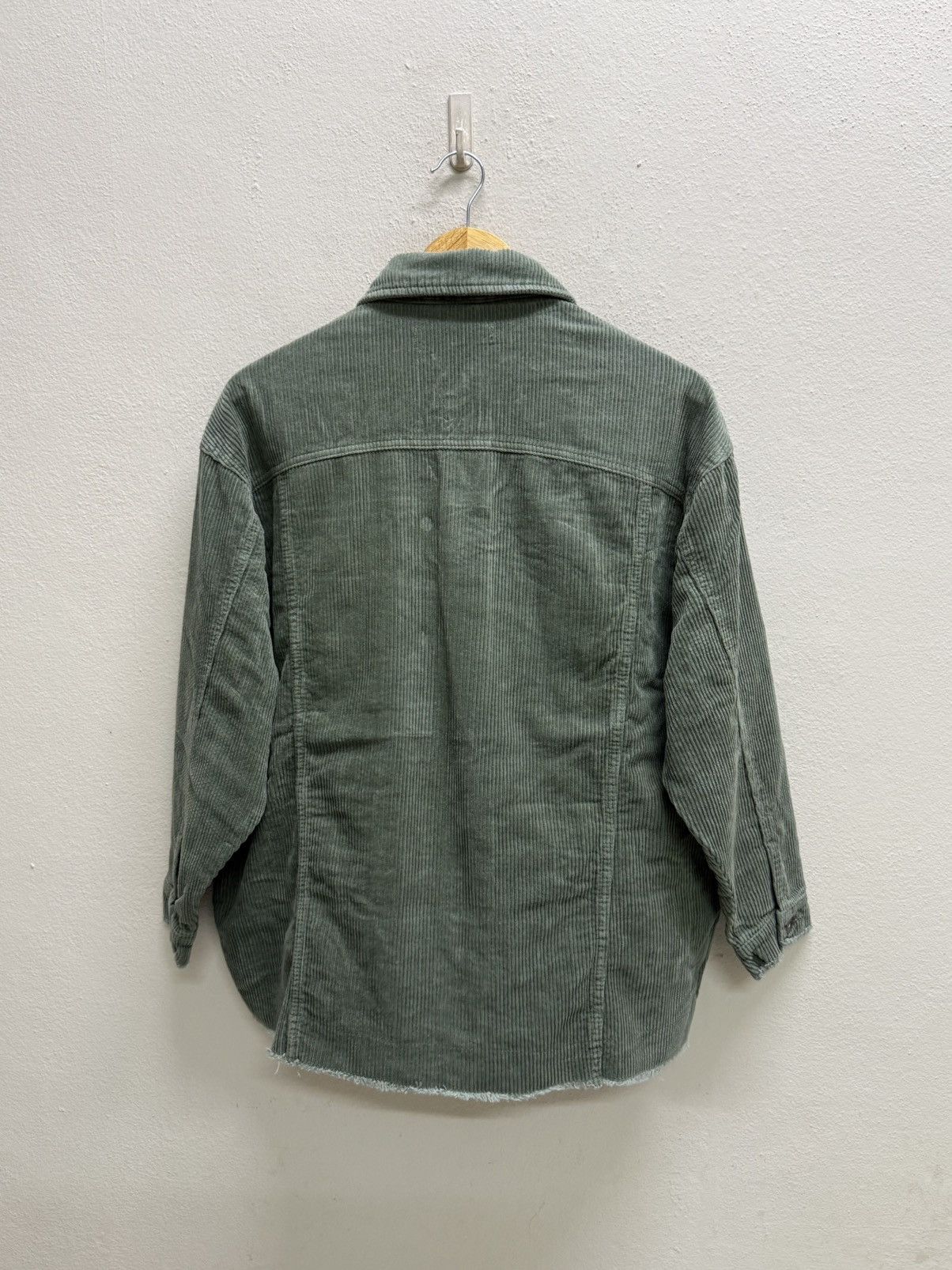 Zara Zara Oversized green corduroy button up shirt with a raw hem Size S / US 4 / IT 40 - 18 Thumbnail