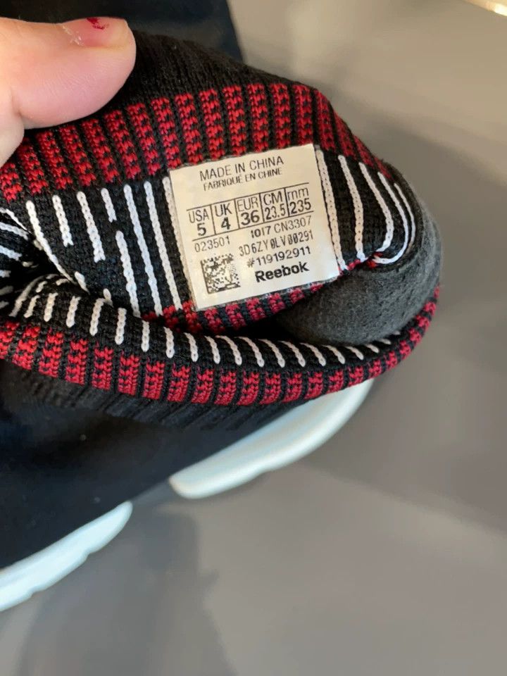 Vetements Vetements Reebok co-branded classic series limited edition Size US 5.5 / IT 35.5 - 4 Thumbnail
