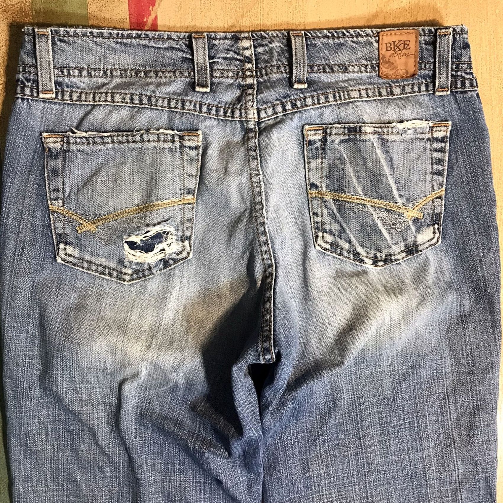 Vintage BKE Denim Crop Jeans Light Wash Distressed 30 X 22 Womens Capris Cotton Spandex Nickel Buckle Bke Mid Rise 9in 5-Pocket Blue Jeans Capris Womens Size 30" / US 8 / IT 44 - 3 Thumbnail