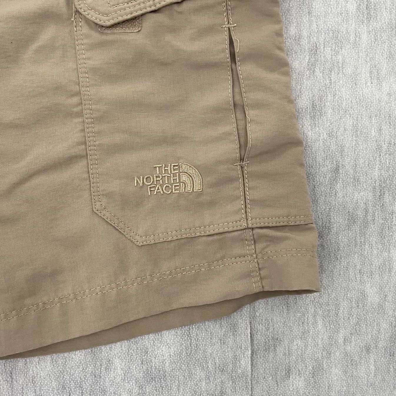 The North Face VINTAGE The North Face Cargo Shorts Men Medium Khaki Nylon Outdoors Hiking Fishing Casual Size US 31 - 3 Thumbnail