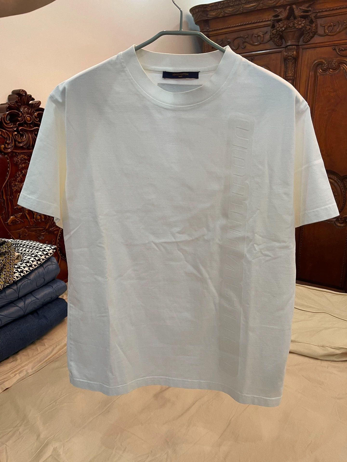 Louis Vuitton LV Classic White Short-sleeve T M Oversized 3D Logo Size US M / EU 48-50 / 2 - 1 Thumbnail