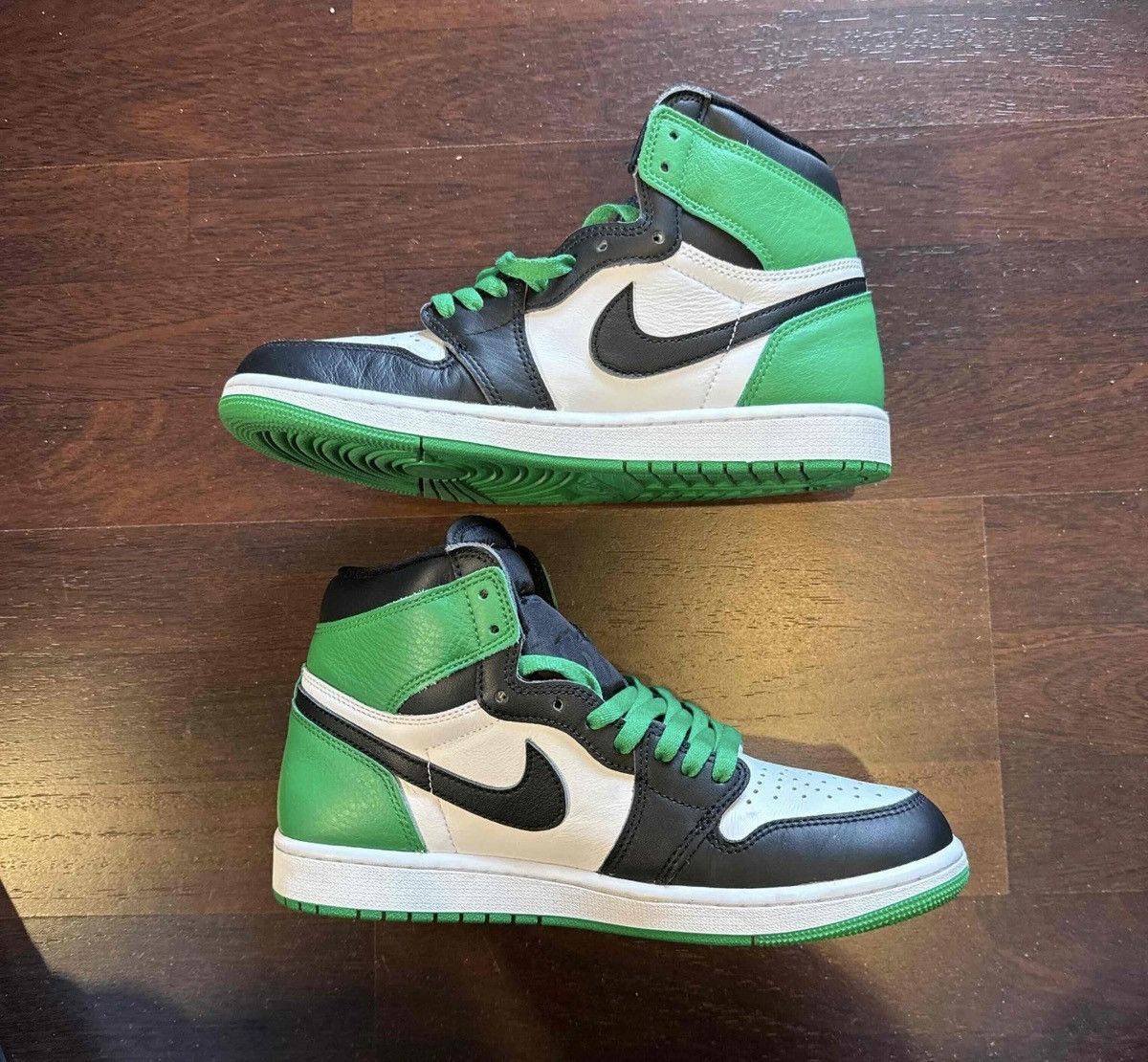 Jordan Brand Jordan Air Jordan 1 Retro High OG Lucky Green Size US 9.5 / EU 42-43 - 2 Thumbnail