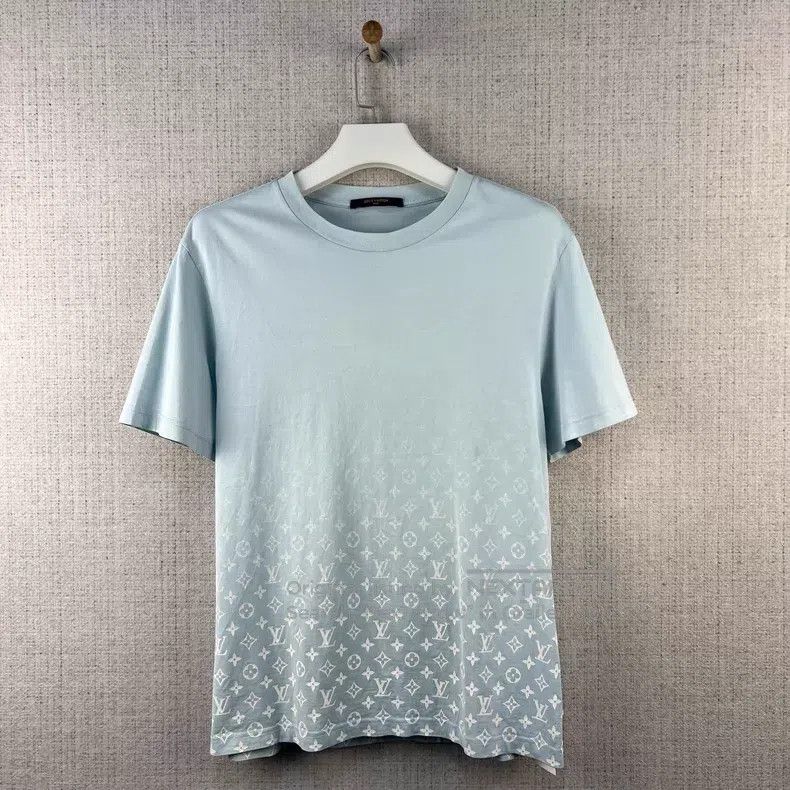 Louis Vuitton Louis Vuitton FALL Series SS22 Logo Print Gradient Crew Ne Size US XL / EU 56 / 4 - 1 Thumbnail