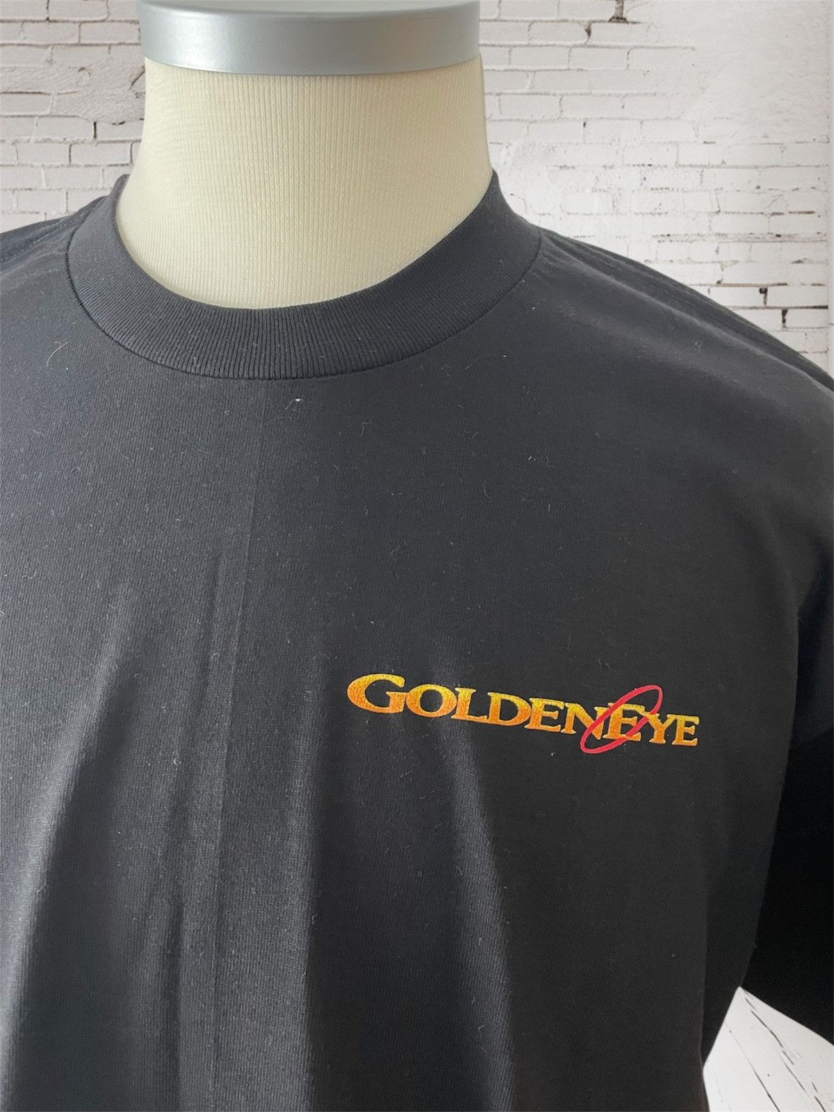 Vintage Vintage GoldenEye James Bond T-Shirt Size US XL / EU 56 / 4 - 2 Thumbnail