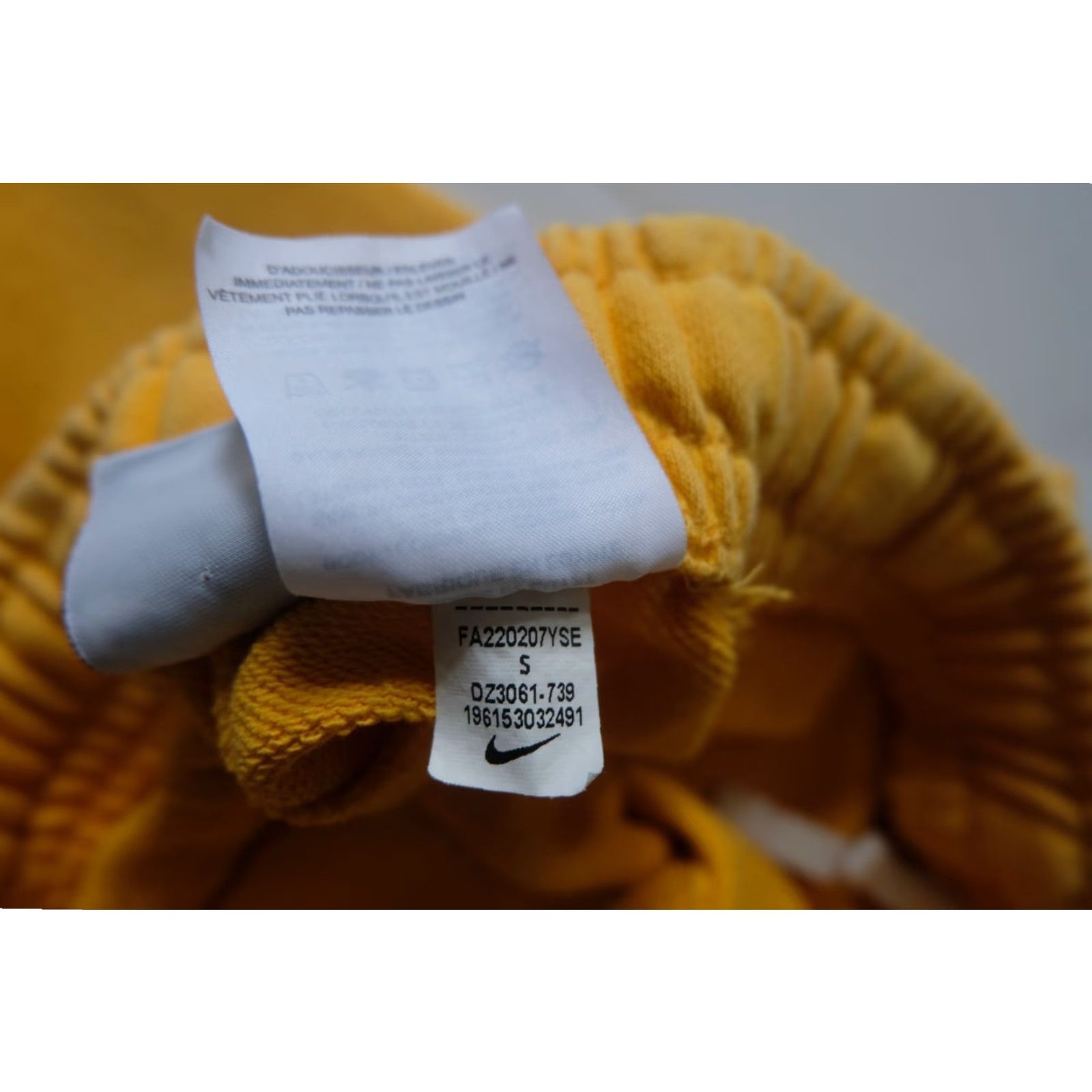 Nike VINTAGE NIKE ESSENTIAL SPORTSWEAR BALNK VTG Y2K DISTRESSED COTTON SHORTS Men’s SZ S 26" WAIST 19" LENGTH 10" INSEAM Yellow Size US 29 - 7 Thumbnail