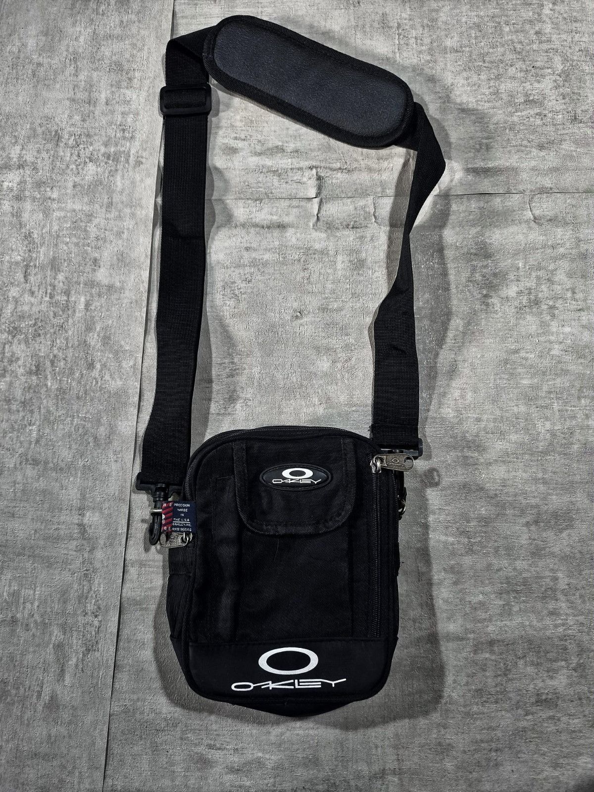Oakley Vintage Oakley Mini CrossBody Bag Tactical Made In Usa Size ONE SIZE - 1 Thumbnail