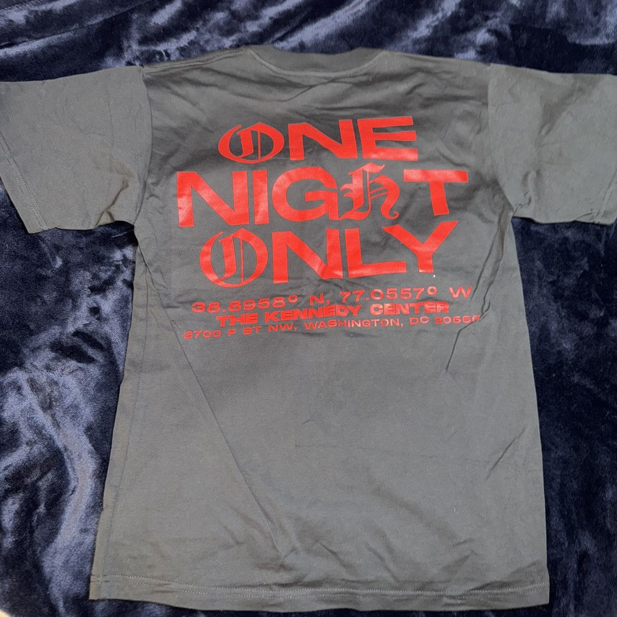 Urban Outfitters Graphic One night only tee Size US M / EU 48-50 / 2 - 1 Thumbnail