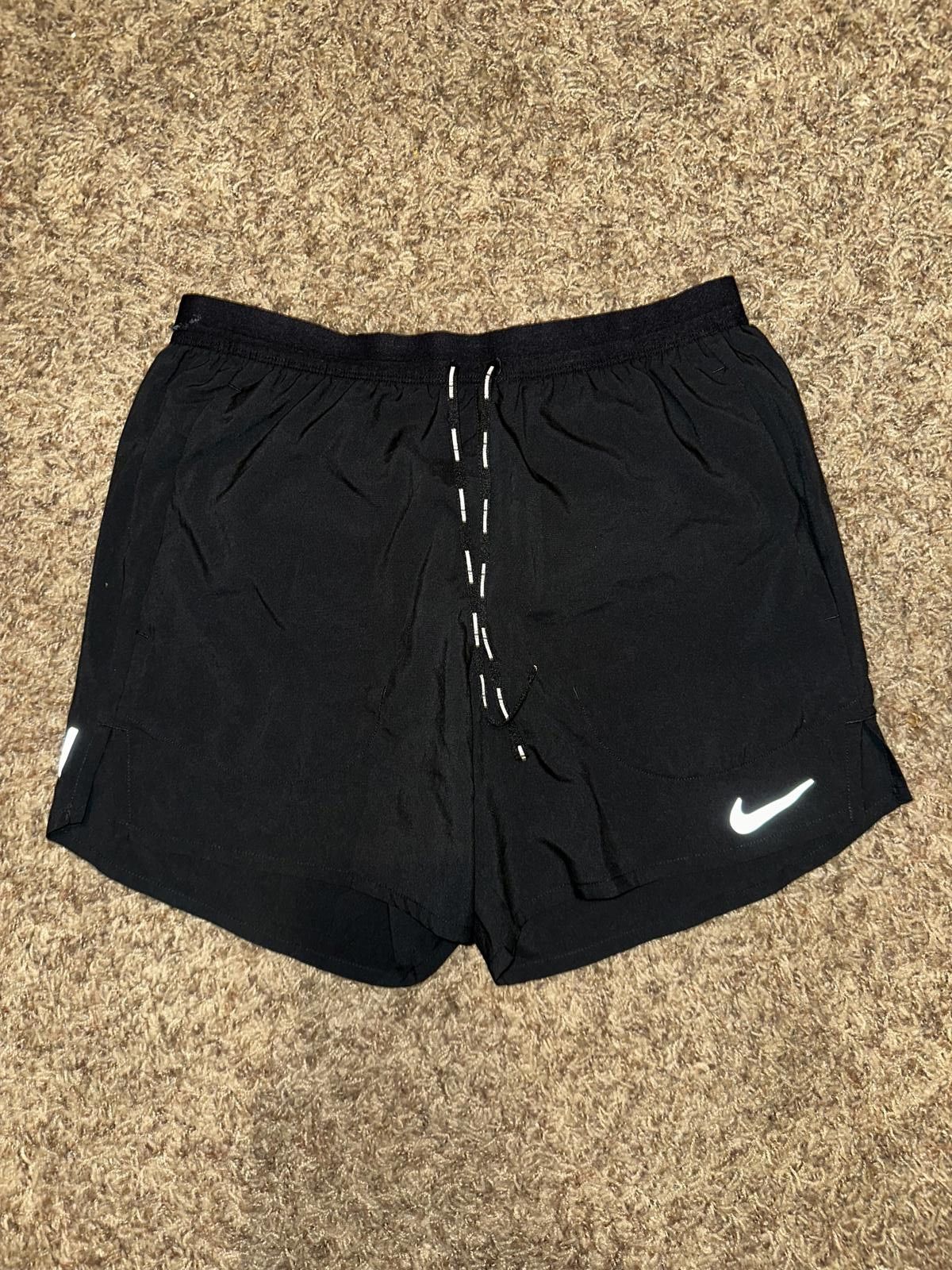 Nike Nike Challenger 6” Running Shorts Size US 30 / EU 46 - 1 Thumbnail