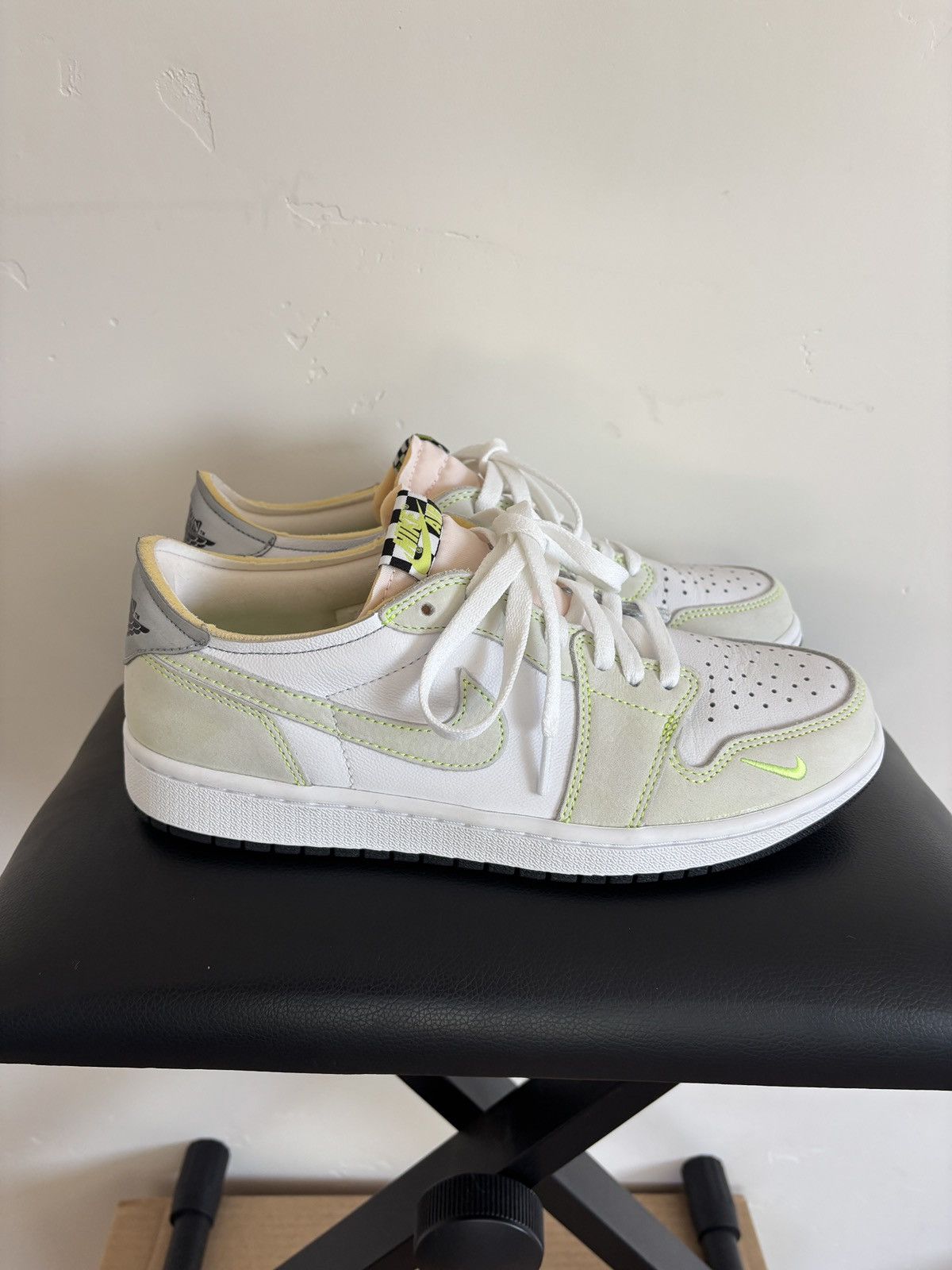 Jordan Brand Jordan 1 Low OG Ghost Green Size US 9 / EU 42 - 1 Thumbnail