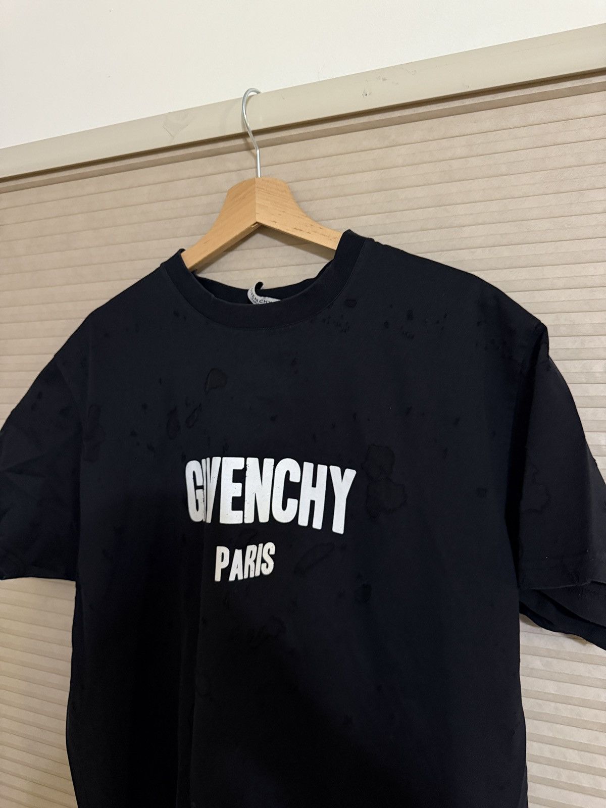 Givenchy Givenchy distressed Short Sleeve Size US S / EU 44-46 / 1 - 2 Thumbnail