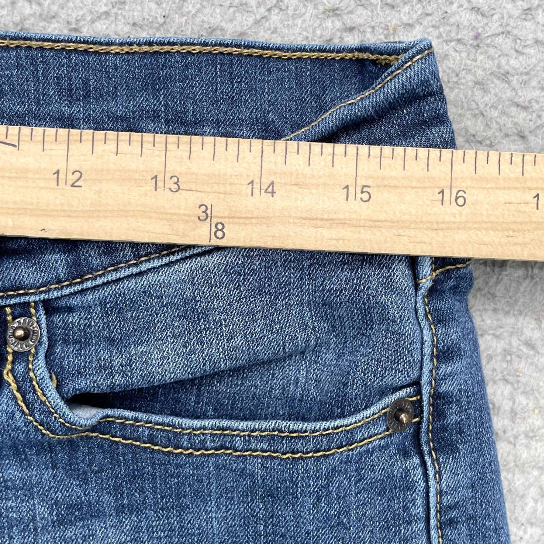 Old Navy Old Navy Jean Short Women 32* Raw Hem Y2K Rodeo Retro Daisy 90s Classic Academia Shirt Womens Denim Distressed Frayed 90s y2k cowboy skater surf Size 24" / US 00 / IT 34 - 2 Thumbnail