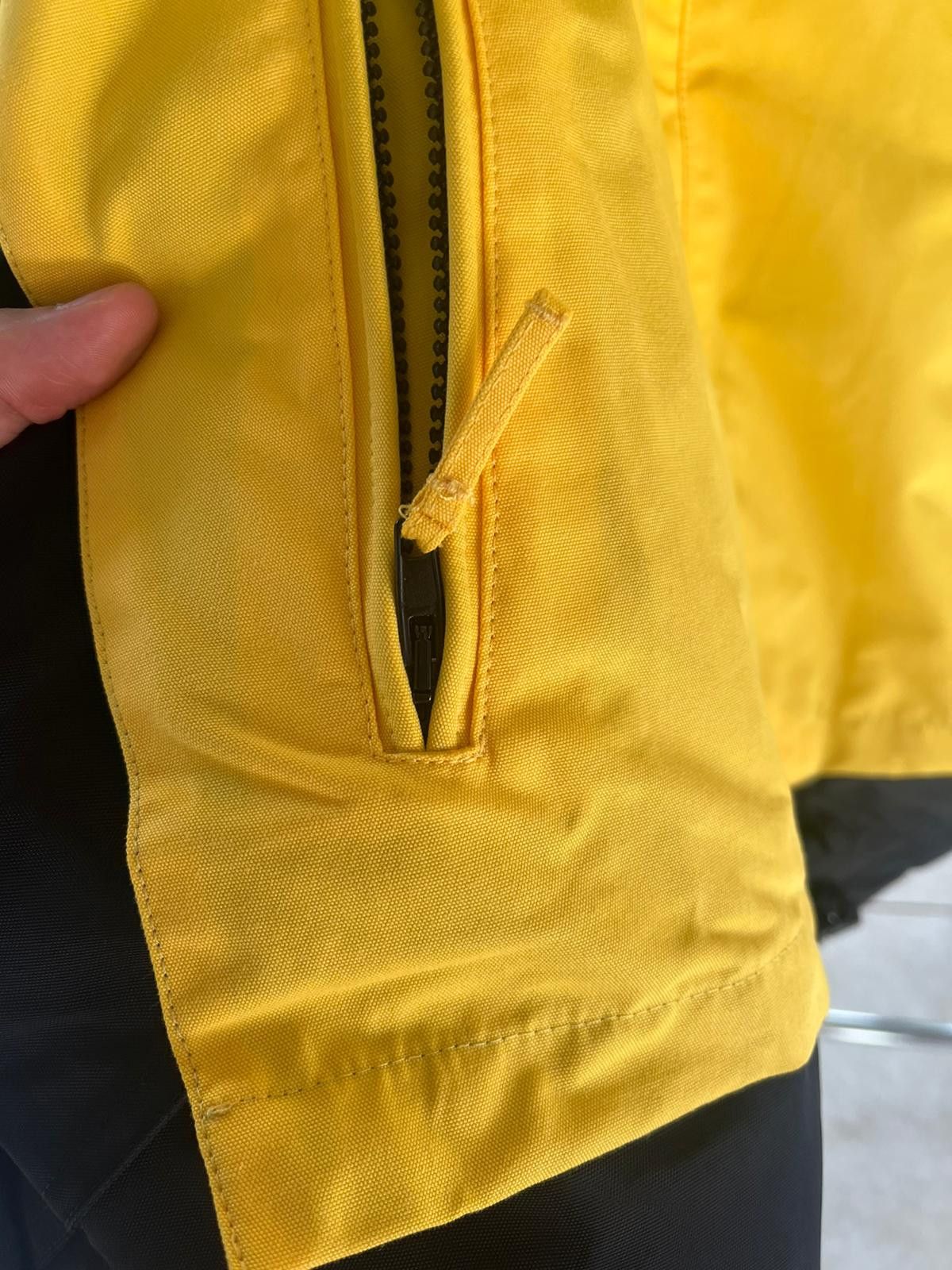 Vetements SS18 DHL Parka in Yellow Size US S / EU 44-46 / 1 - 3 Thumbnail