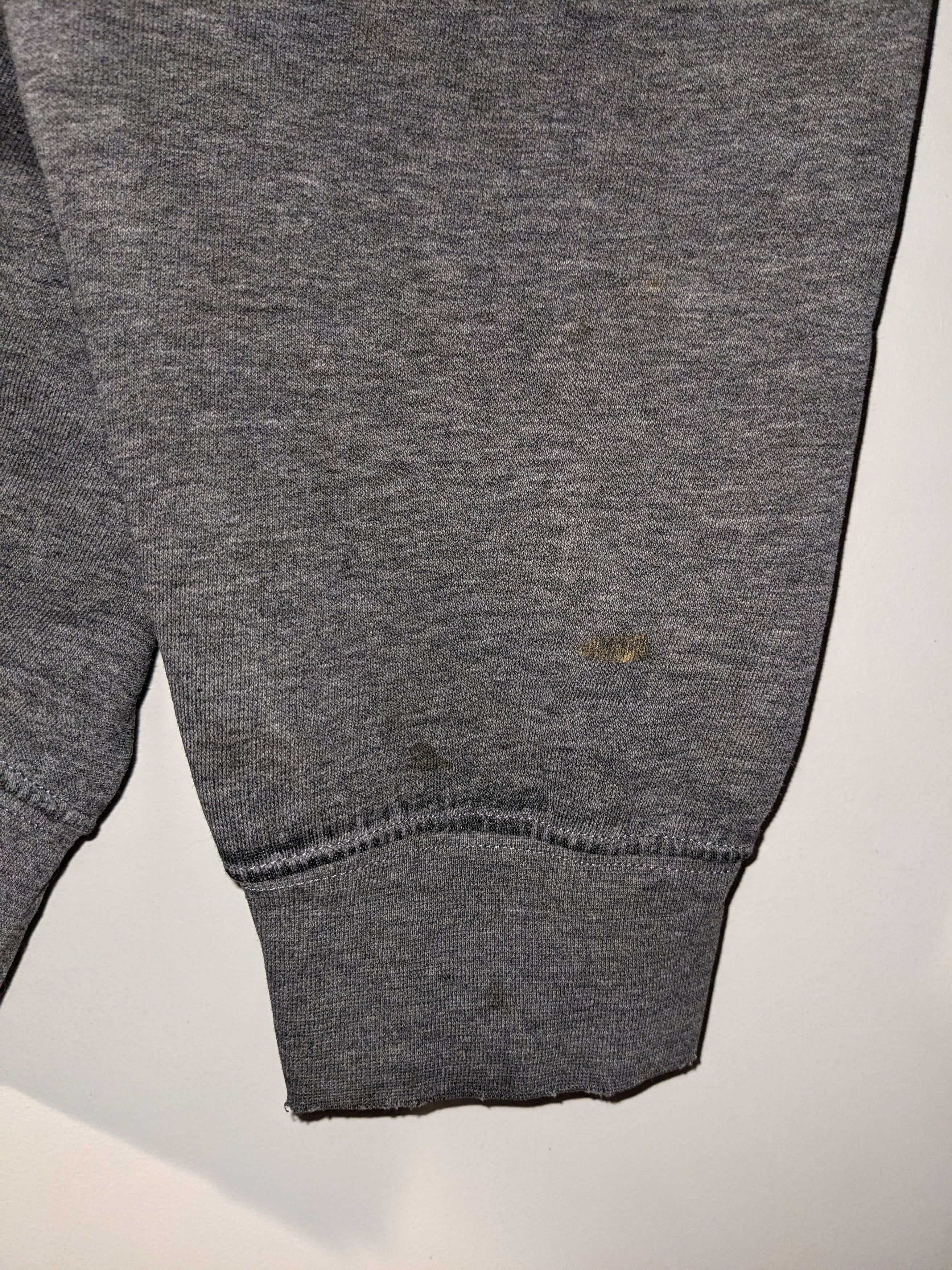 Nike Vintage Y2K Nike Mini Swoosh Essential Large Sweatshirt Size US L / EU 52-54 / 3 - 16 Thumbnail
