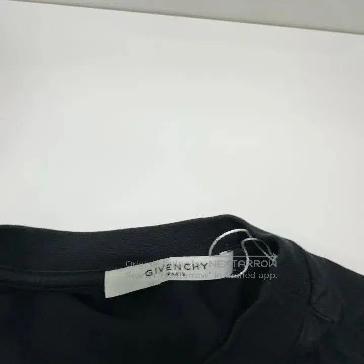 Givenchy Givenchy Solid Cracked Logo Crew Neck Short-Sleeve T-Shirt. Size US XXS / EU 40 - 2 Thumbnail