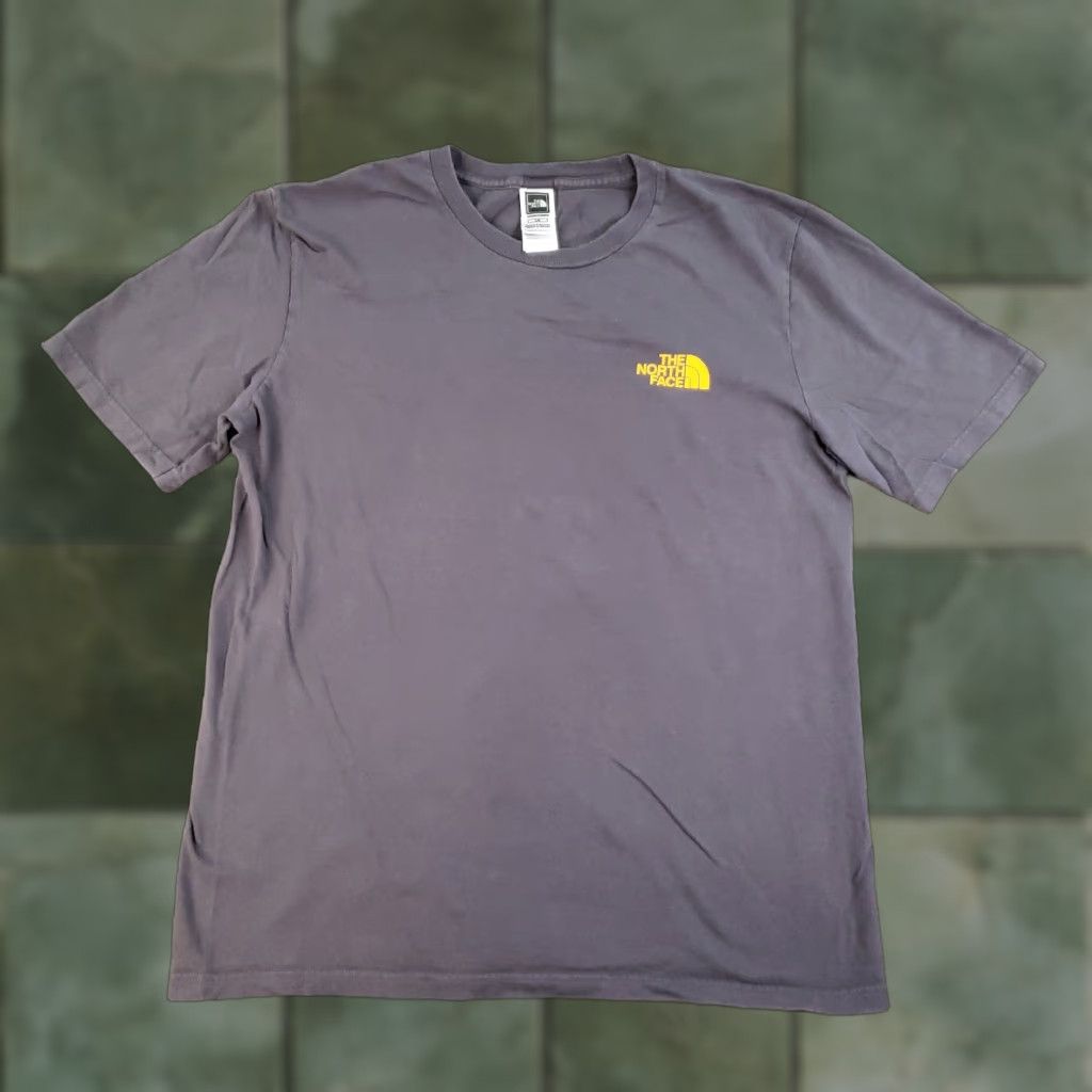 The North Face The North Face Shirt Mens L Gray Crew Neck Short Sleeve Tee Logo Size US L / EU 52-54 / 3 - 1 Thumbnail