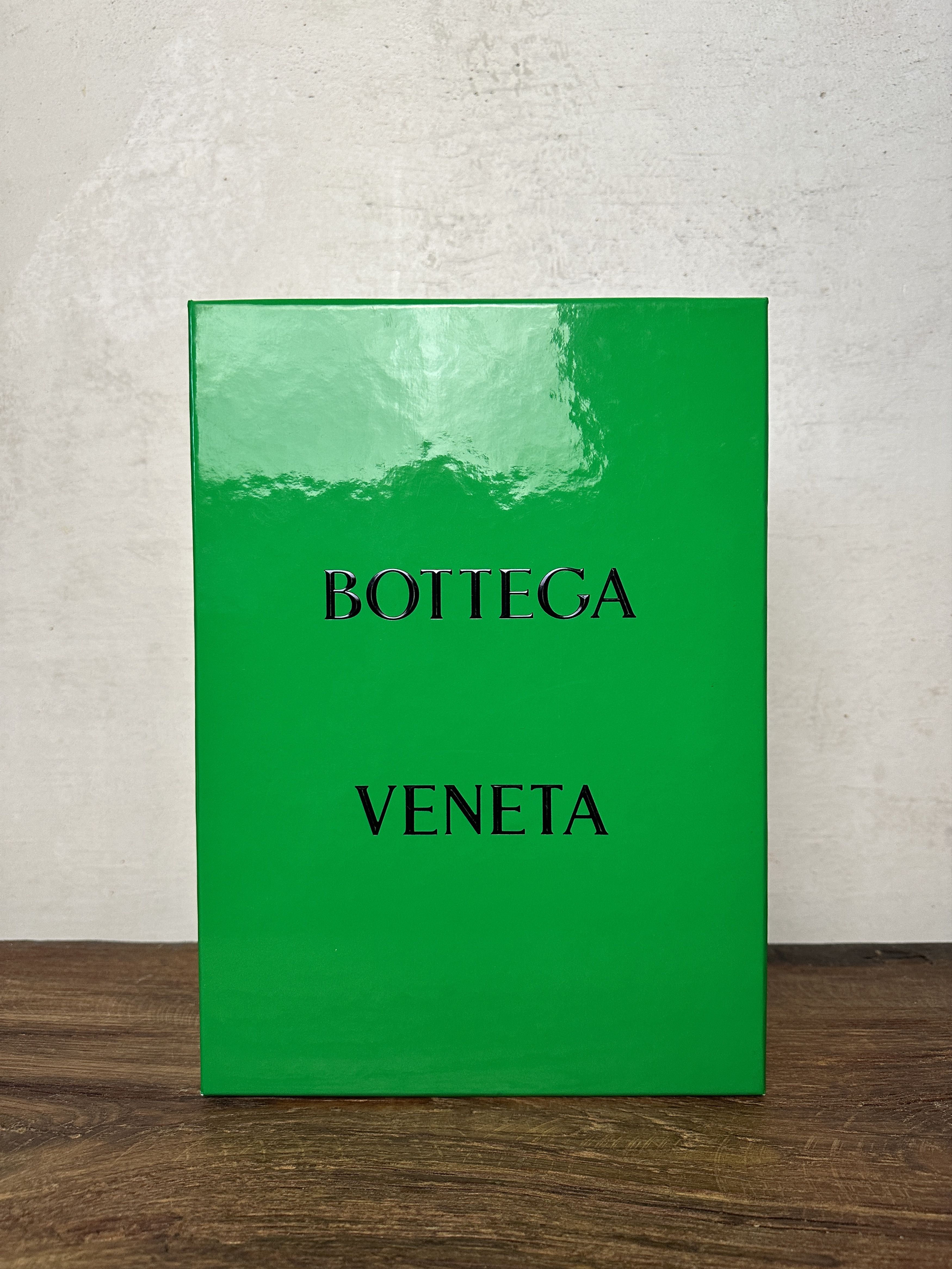 Bottega Veneta Bottega Veneta The Bold Ladies White Mules Size US 9 / IT 39 - 20 Thumbnail
